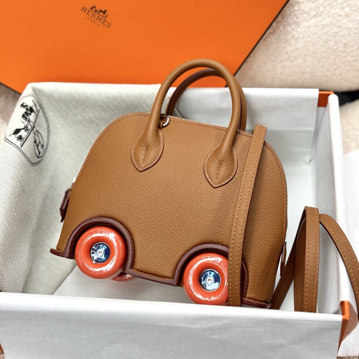 NO:699859,Small wheel, golden brown, silver buckle, full hand details, real shot, in stock;,Hermes,hermes,Hermes,19860909小轮子 金棕 银扣 全手细节 实拍 现货 ;,爱马仕,hermes,Hermes,,Bag