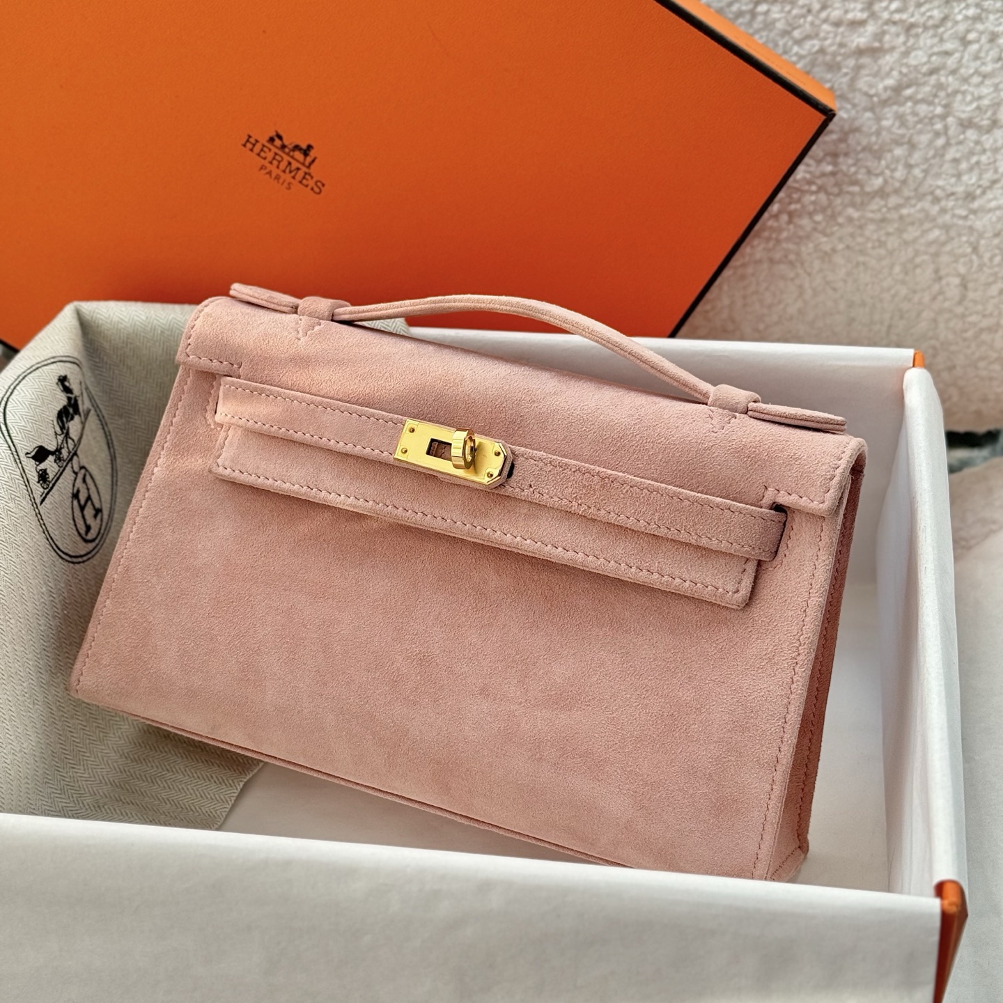 NO:852083,Generation suede, bubble powder, gold buckle, full hand details, real shot, in stock; Hermes,hermes,chamois leather,Hermes,19860909代 麂皮 泡泡粉 金扣 全手细节 实拍 现货;,爱马仕,hermes,chamois leather,Hermes,,Bag