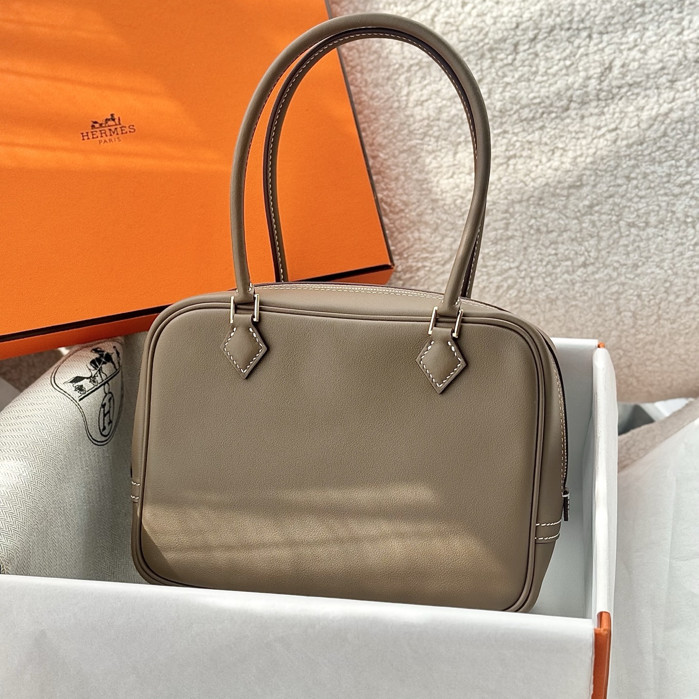 NO:741296,Elephant gray gold buckle, full hand details, real shot, in stock; Hermes,hermes,Hermes,19860909大象灰 金扣 全手细节 实拍 现货；,爱马仕,hermes,Hermes,,Bag