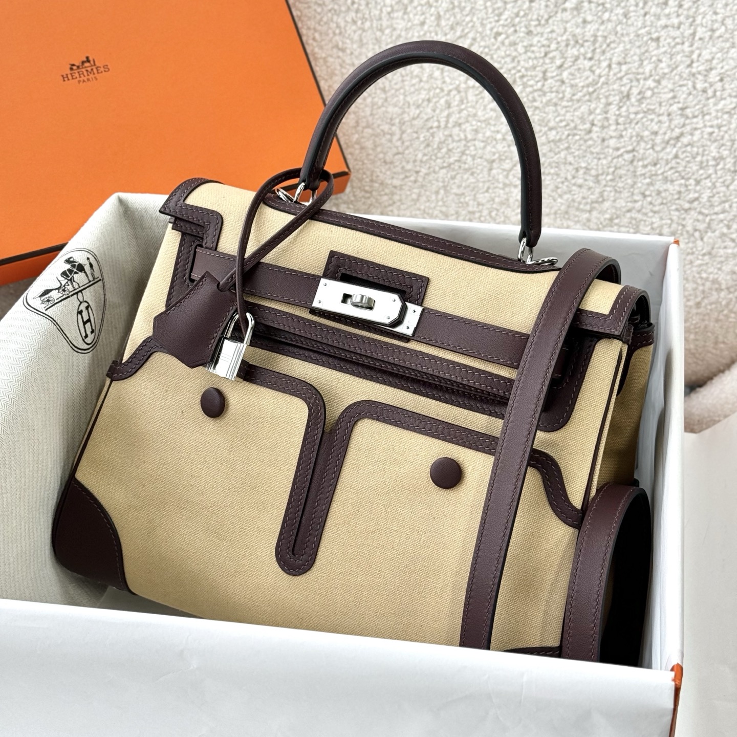 NO:852363,Windbreaker gray silver buckle, full hand details, real shot, in stock; Hermes,hermes,Hermes,19860909风衣灰 银扣 全手细节 实拍 现货;,爱马仕,hermes,Hermes,,Bag
