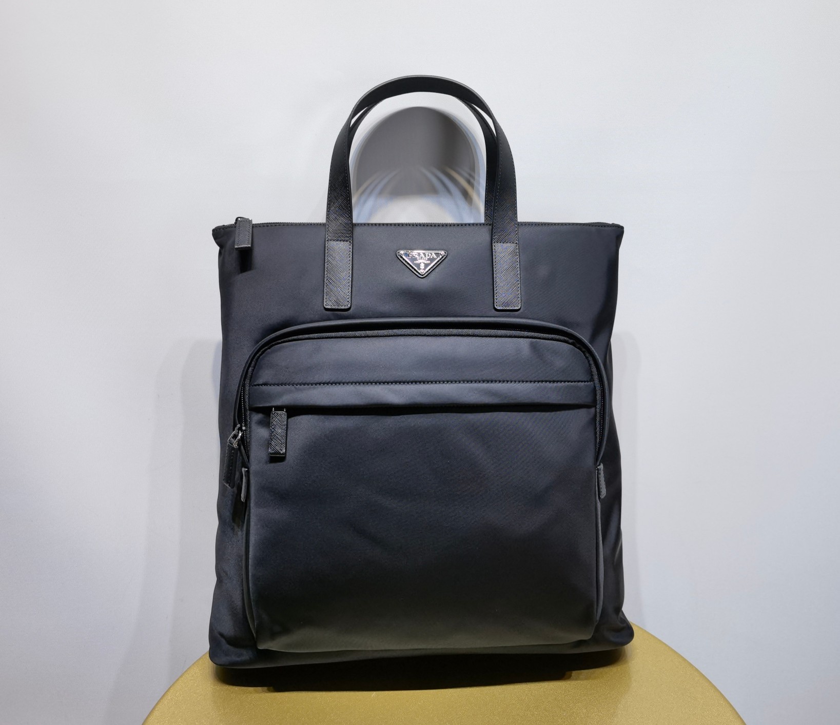 Сумка мужская Prada из Re-Nylon с кожаными вставками