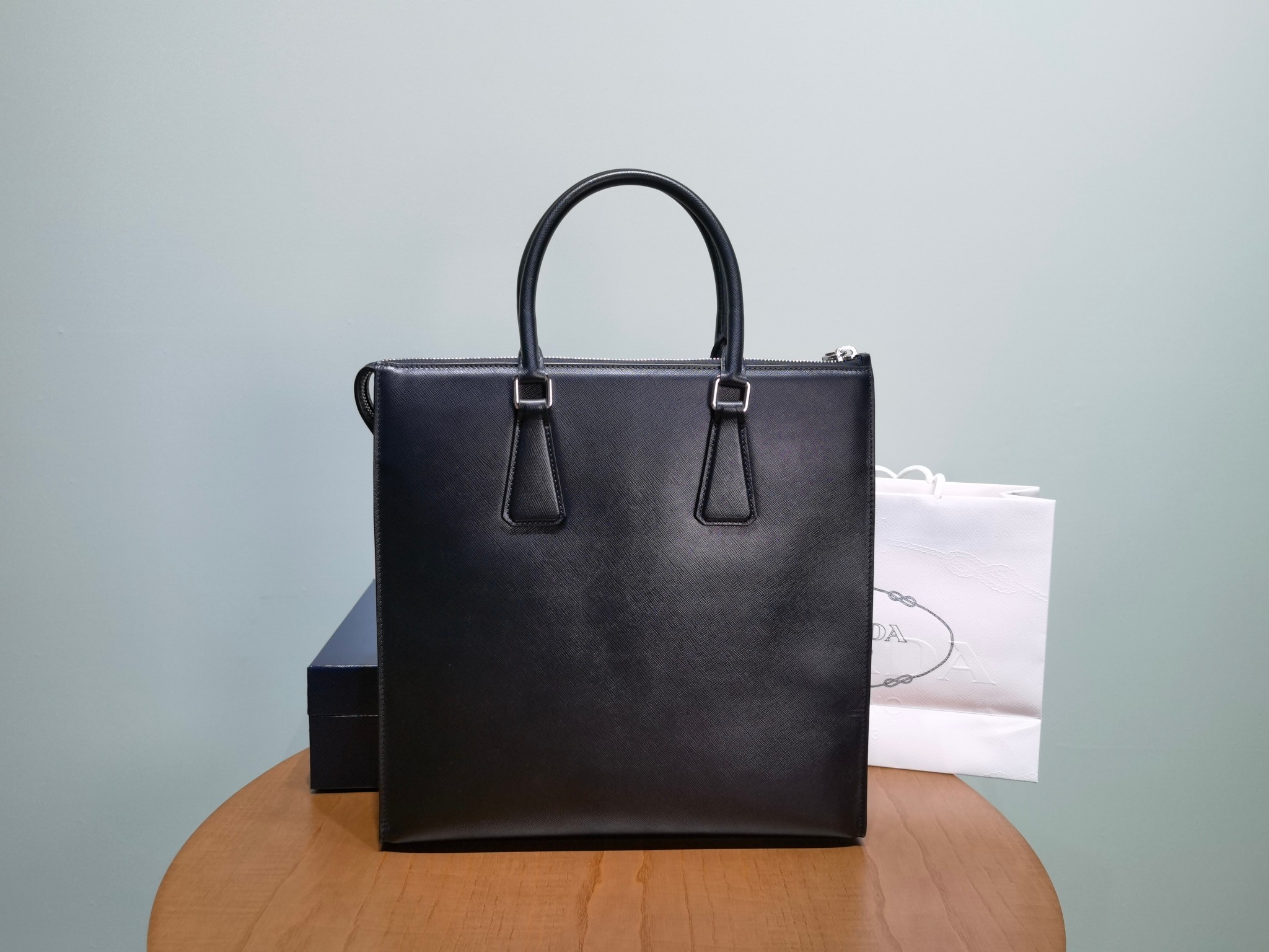 Черный портфель из Saffiano кожи для мужчин Prada