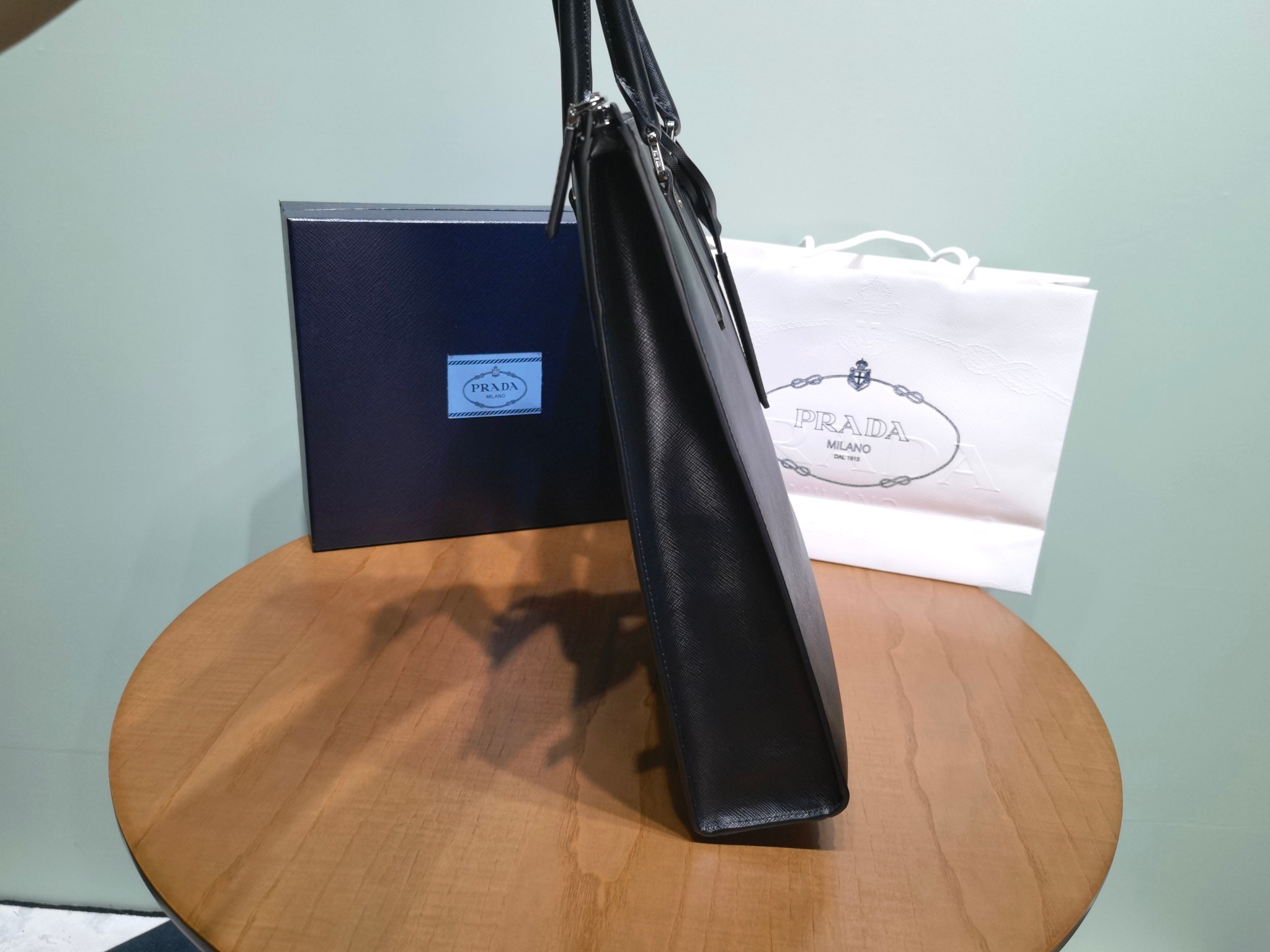 Черный портфель из Saffiano кожи для мужчин Prada