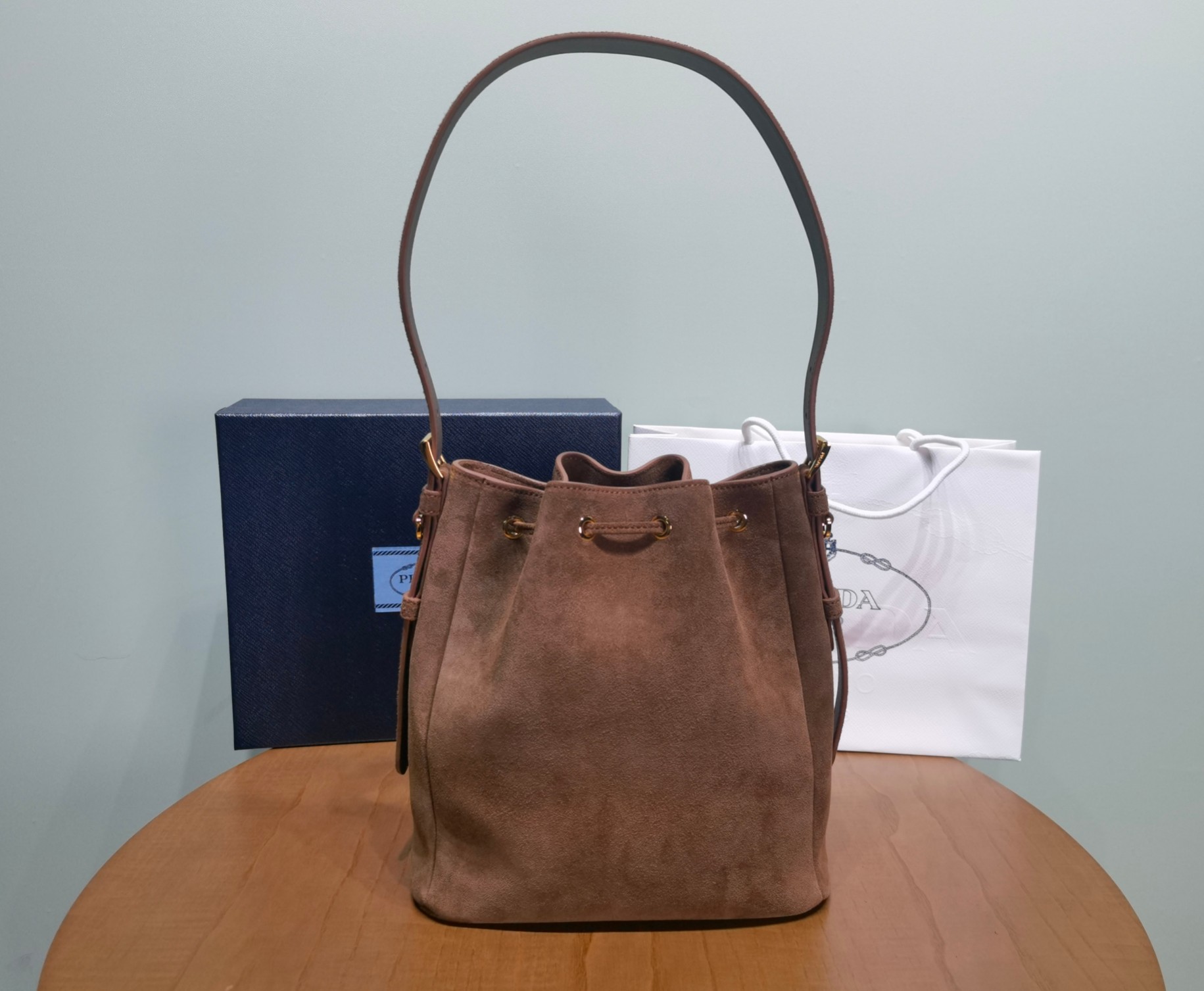 Сумка Prada из замши с бахромой