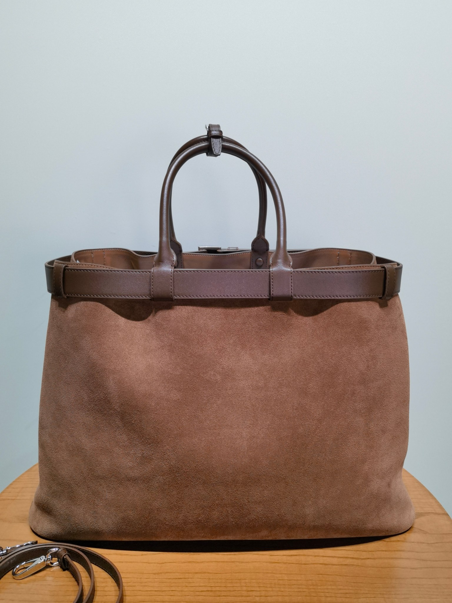 Сумка Prada из замши с пряжкой