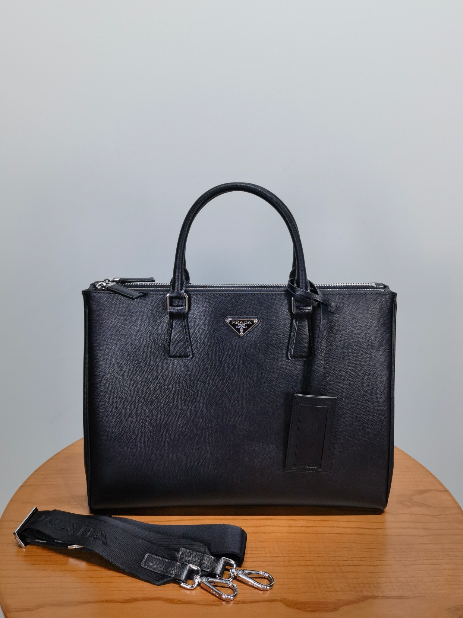 Мужская деловая сумка-портфель Prada из кожи саффиано