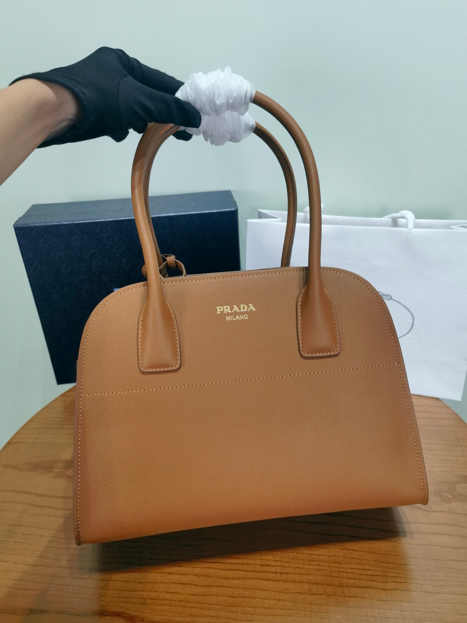 Сумка Prada Milano карамельная с ручками