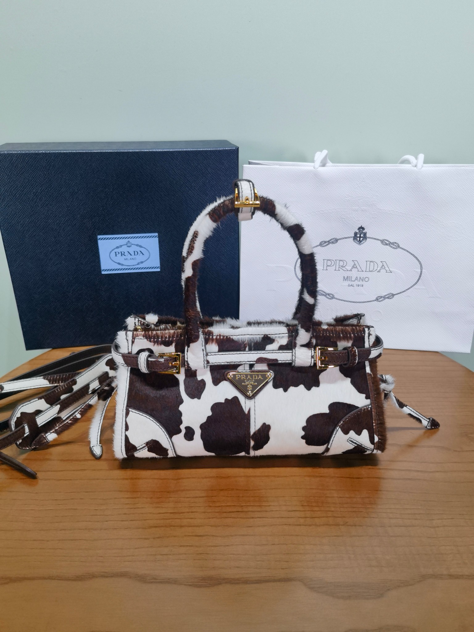 Мини сумка Prada Bonnie, черно-белая шерсть