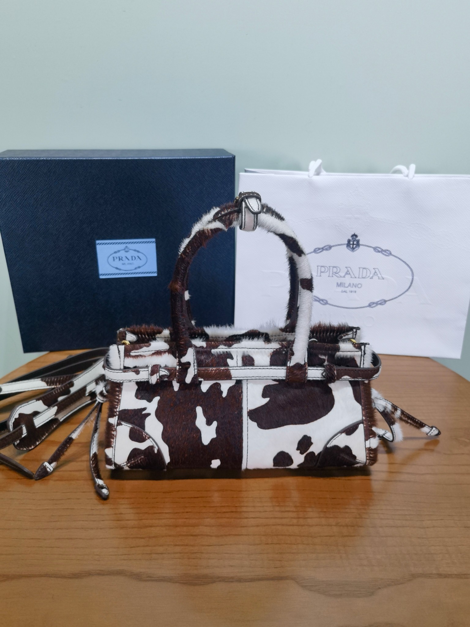 Мини сумка Prada Bonnie, черно-белая шерсть