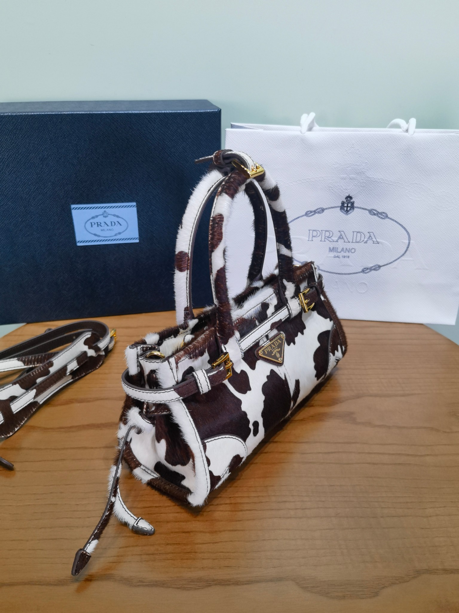 Мини сумка Prada Bonnie, черно-белая шерсть