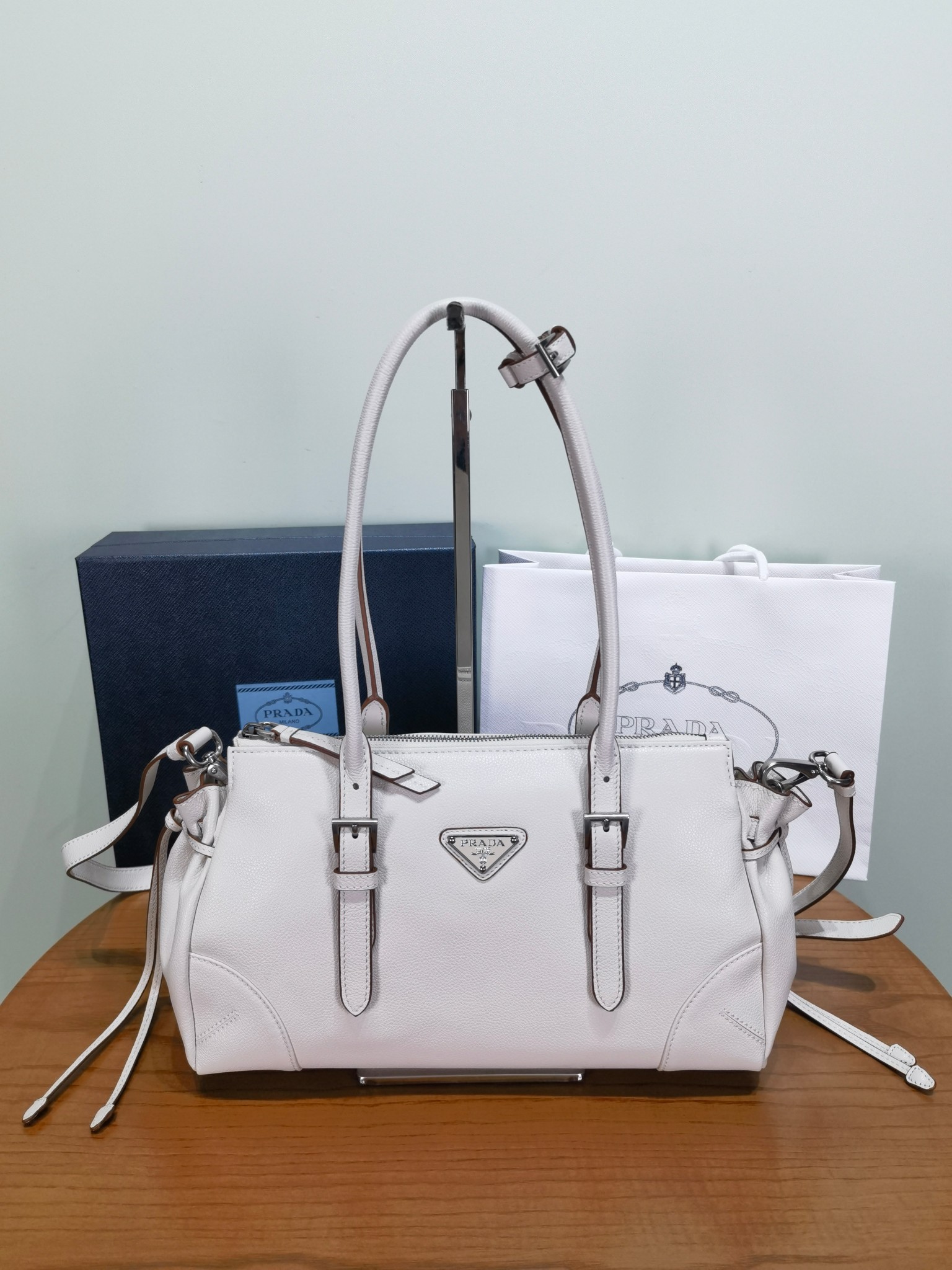 Сумка Prada Bonnie из зернистой кожи