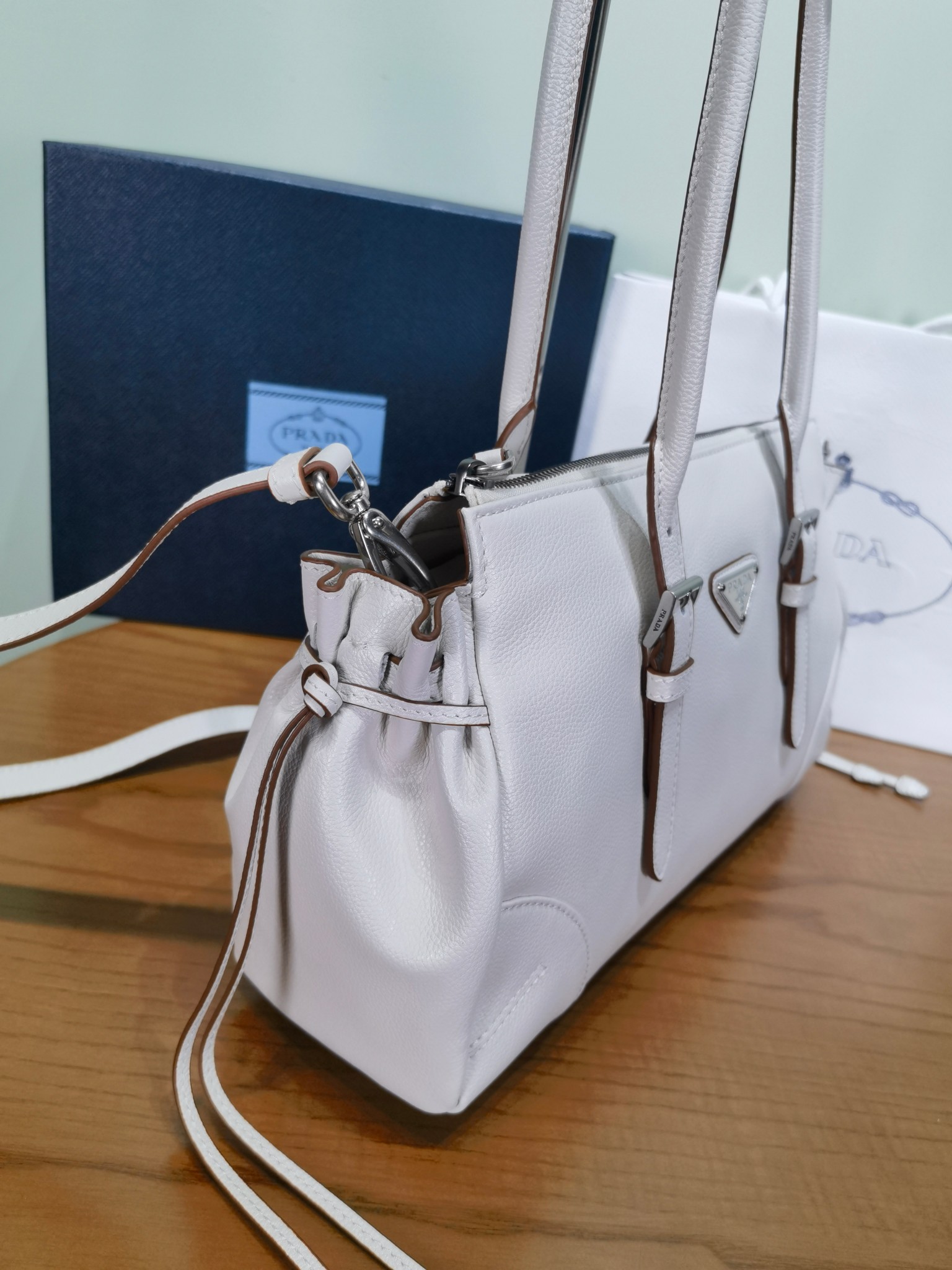 Сумка Prada Bonnie из зернистой кожи