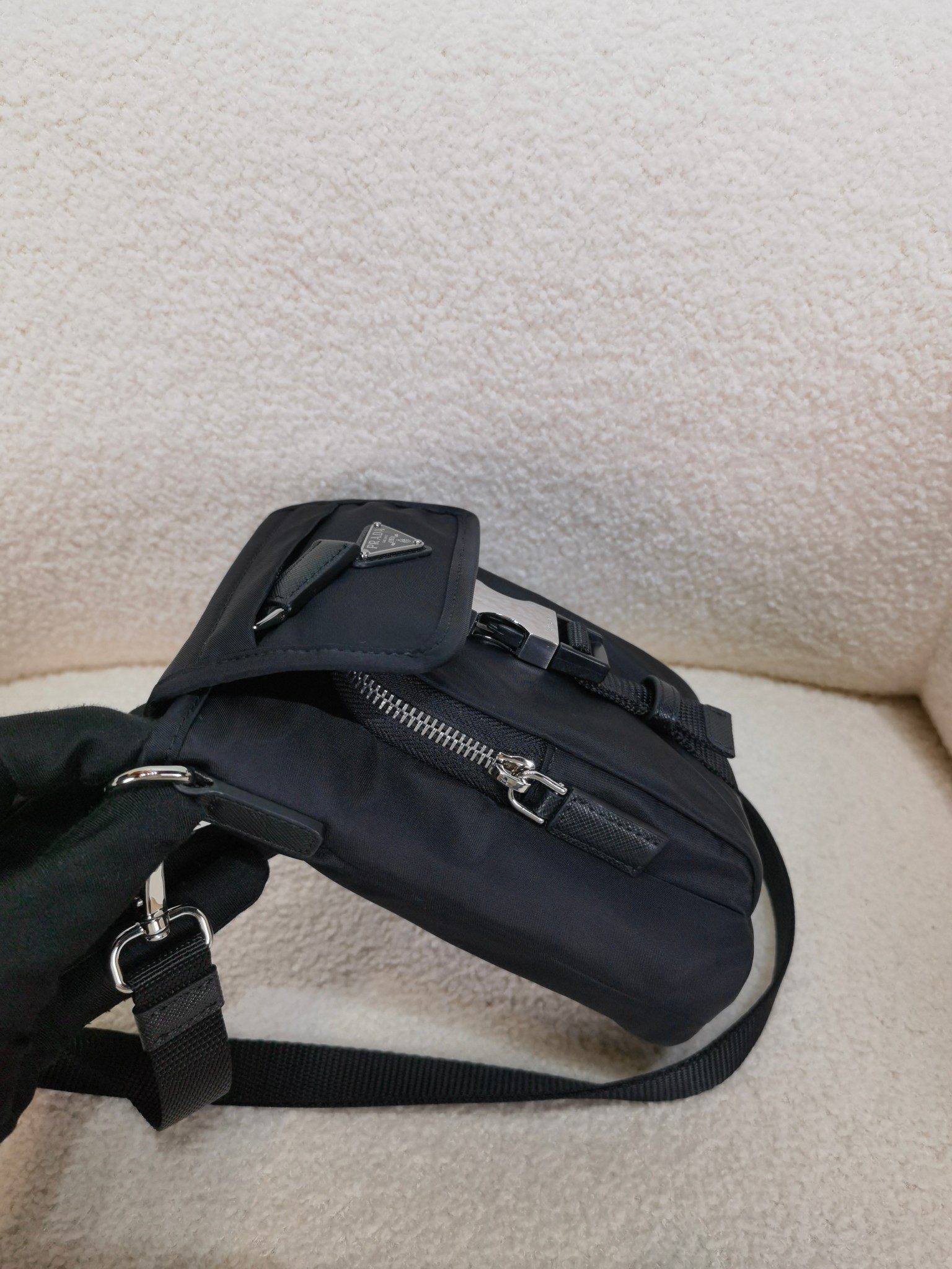 Сумка Prada из регенерированного нейлона