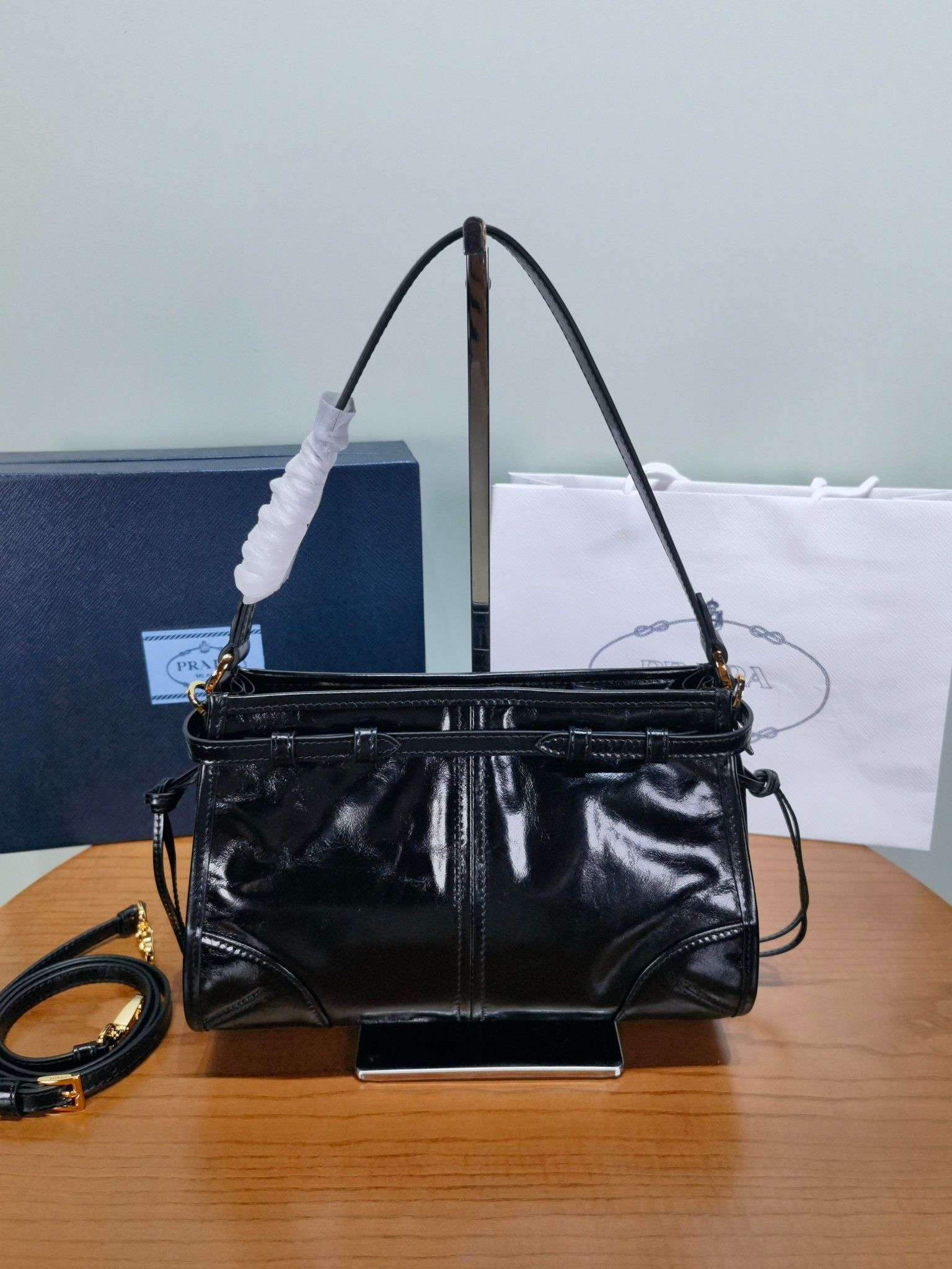 Сумка Prada Bonnie из масляной кожи