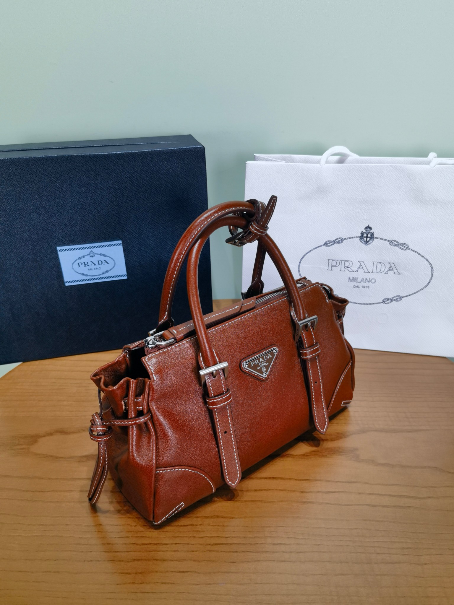Сумка Prada Bonnie из зернистой кожи