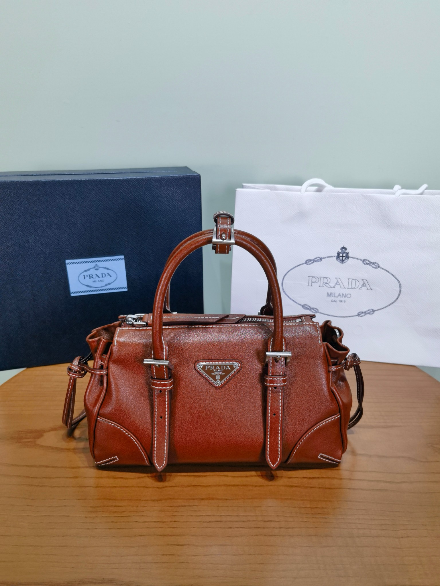 Сумка Prada Bonnie из зернистой кожи