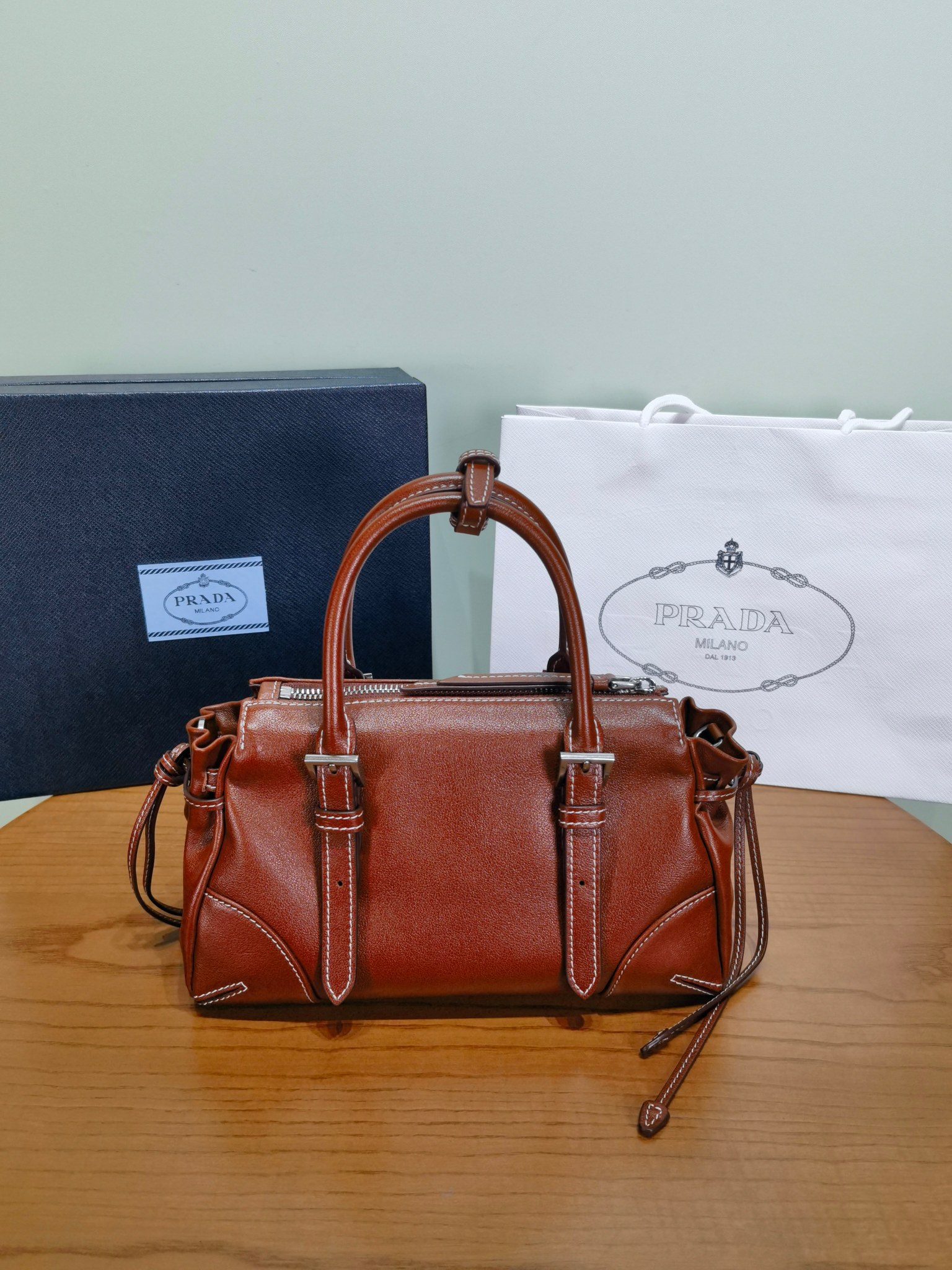 Сумка Prada Bonnie из зернистой кожи