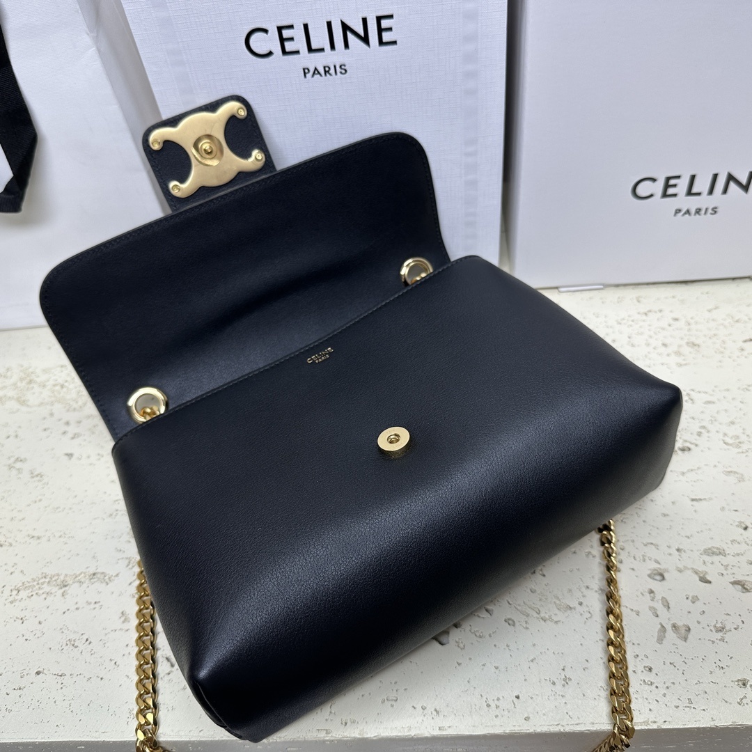 CE2024VICTOIRE夏季女装系列将现代感设计融入标志性柔软皮革TRIOMPHE金属标识传递品牌经
