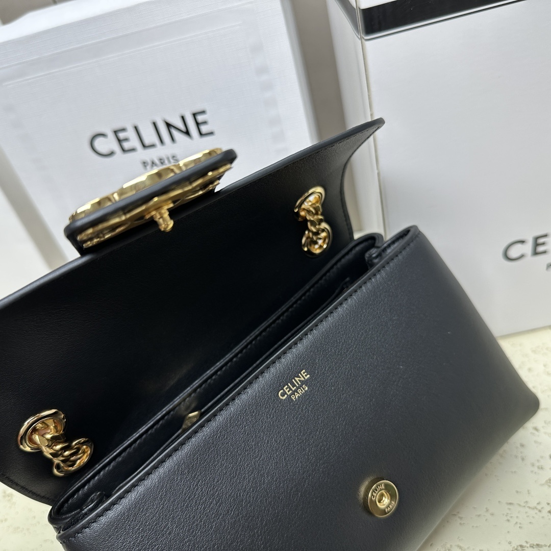 CE2024VICTOIRE夏季女装系列将现代感设计融入标志性柔软皮革TRIOMPHE金属标识传递品牌经