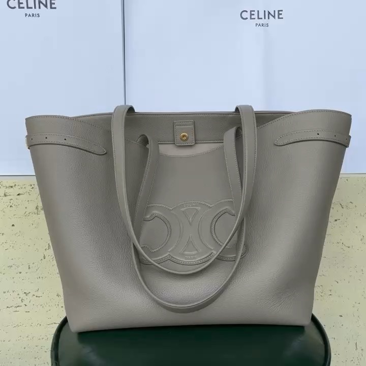 Celine 116853 feels first class and so beautiful