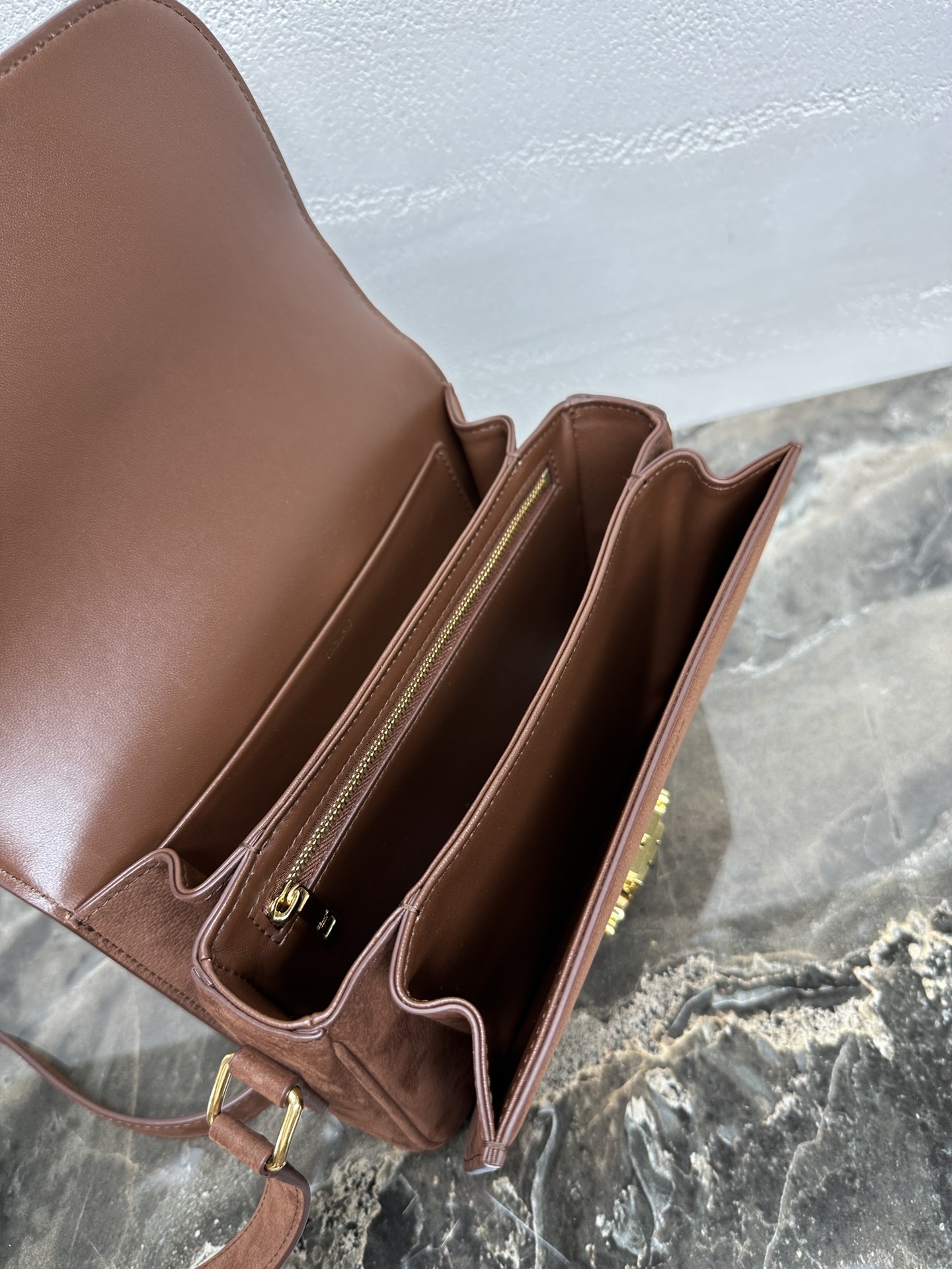 【全钢五金】TRIOMPHE中号头层绒面小牛皮肩背包100%小牛皮金色金属件100%小羊皮衬里（羊皮做工