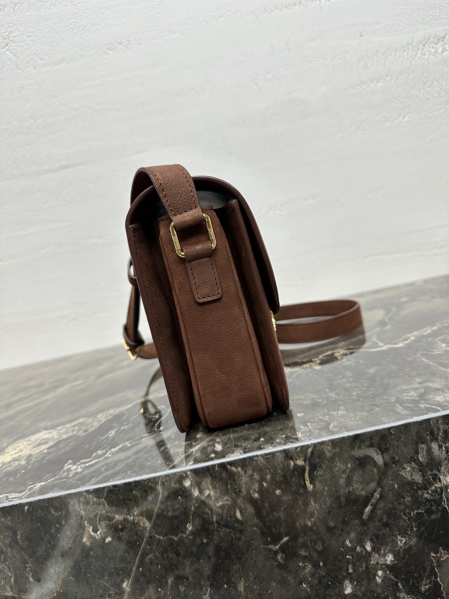 【全钢五金】TRIOMPHE中号头层绒面小牛皮肩背包100%小牛皮金色金属件100%小羊皮衬里（羊皮做工