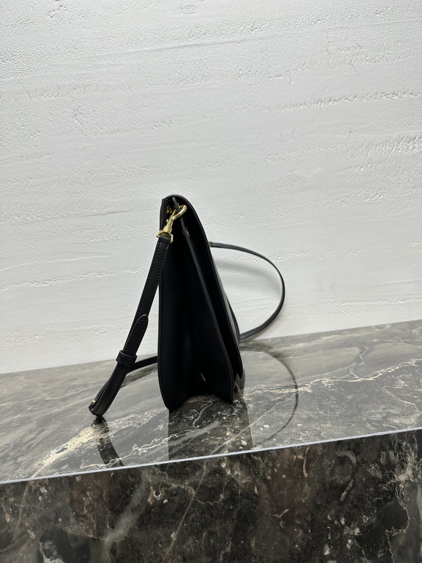 ‼️全钢五金💯SOFT TRIOMPHE BESACE手袋羊皮革牛剖层革衬里金色饰面肩背、斜挎TRIOM