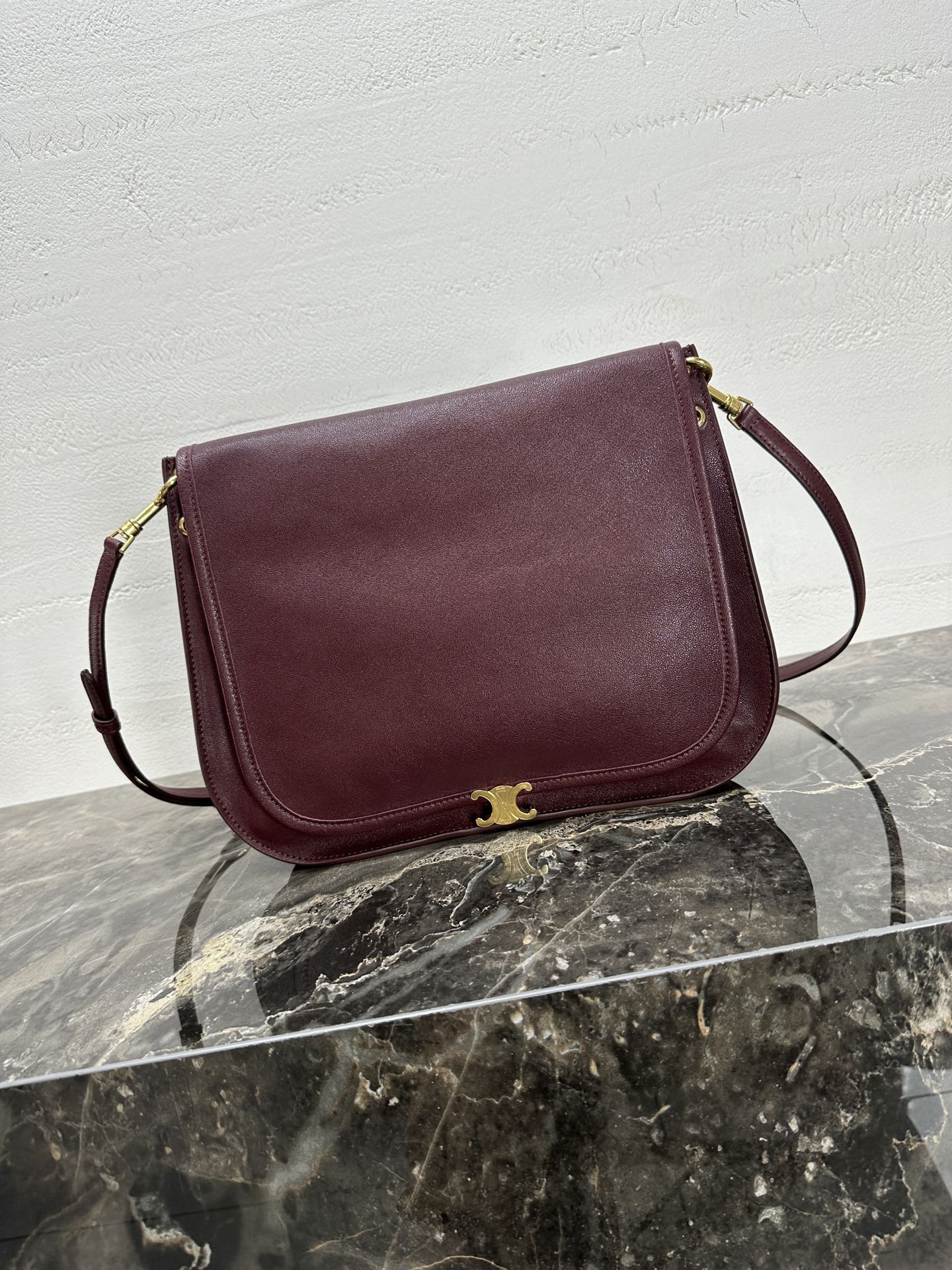 ‼️全钢五金💯SOFT TRIOMPHE BESACE手袋羊皮革牛剖层革衬里金色饰面肩背、斜挎TRIOM