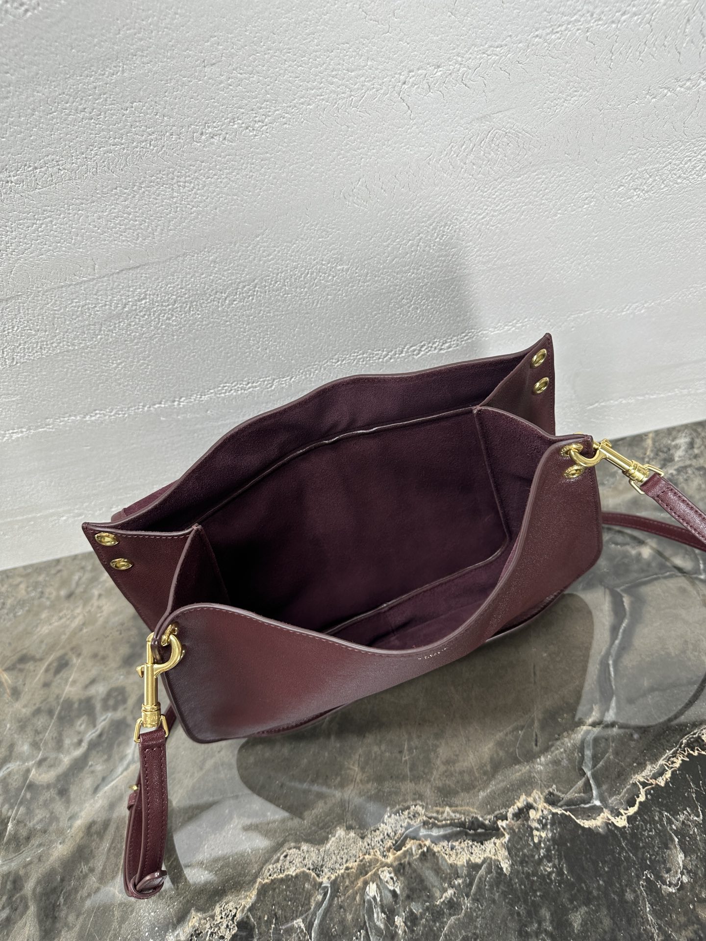 ‼️全钢五金💯SOFT TRIOMPHE BESACE手袋羊皮革牛剖层革衬里金色饰面肩背、斜挎TRIOM