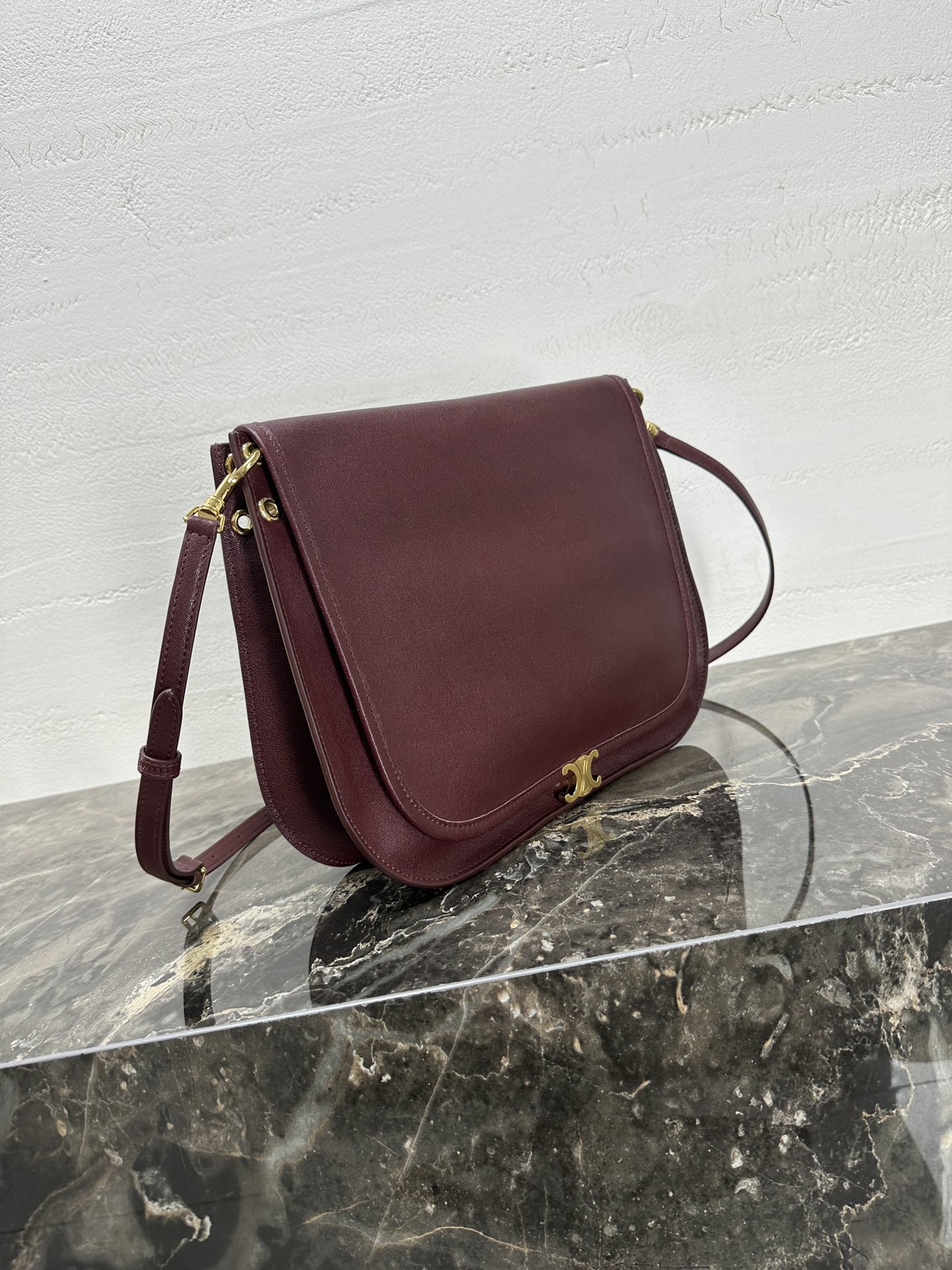 ‼️全钢五金💯SOFT TRIOMPHE BESACE手袋羊皮革牛剖层革衬里金色饰面肩背、斜挎TRIOM