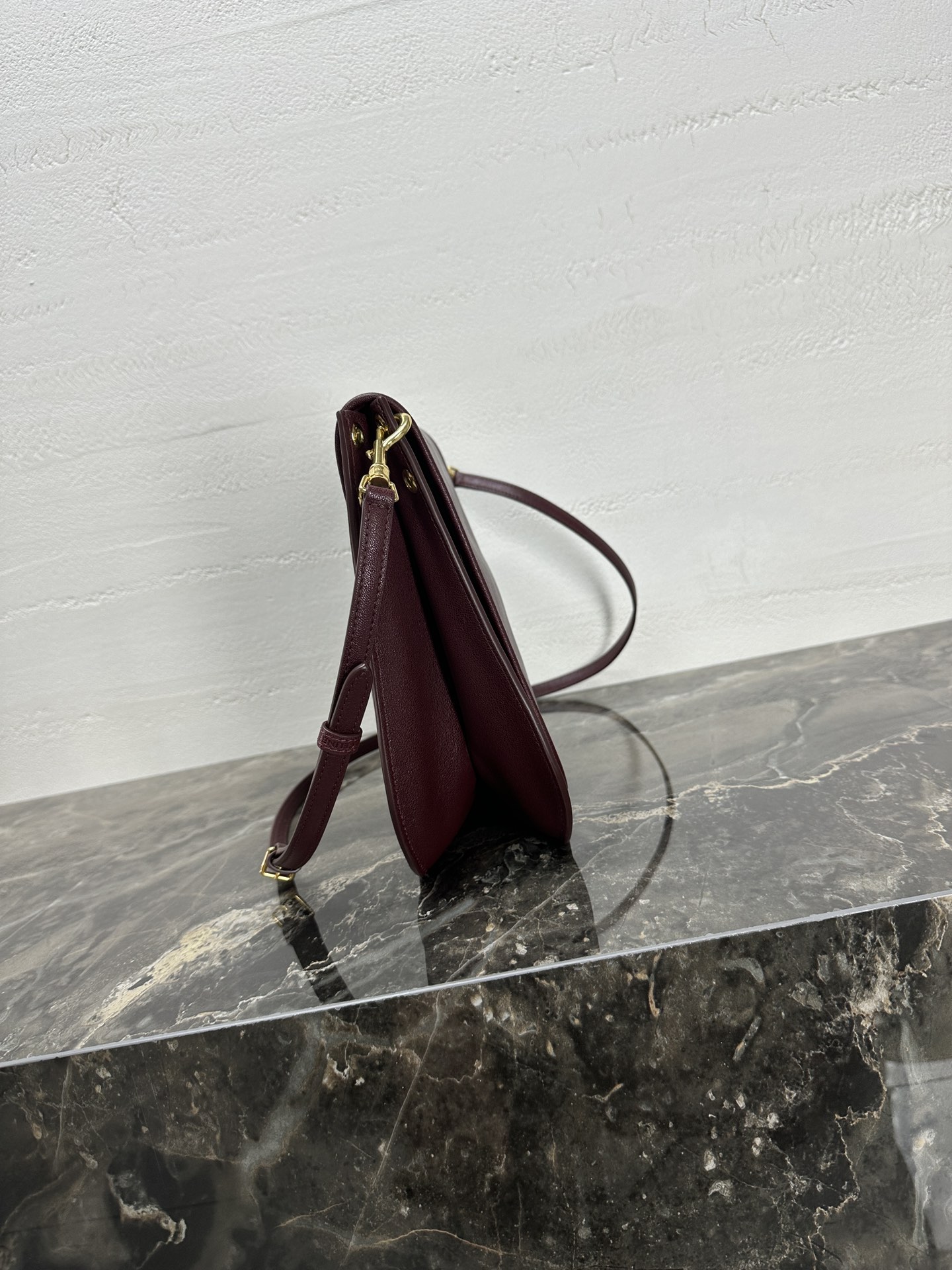 ‼️全钢五金💯SOFT TRIOMPHE BESACE手袋羊皮革牛剖层革衬里金色饰面肩背、斜挎TRIOM