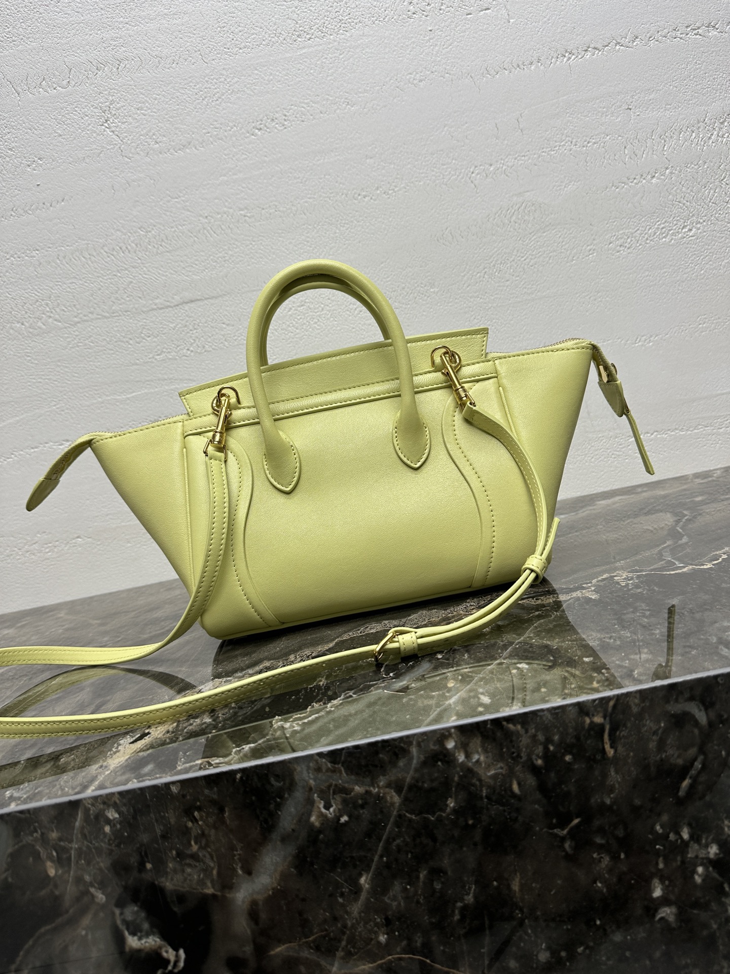 NEW LUGGAGE小号手袋💯全钢五金‼️进口羊皮革牛剖层革衬里金色饰面手提、肩背和斜挎拉链开合1个内