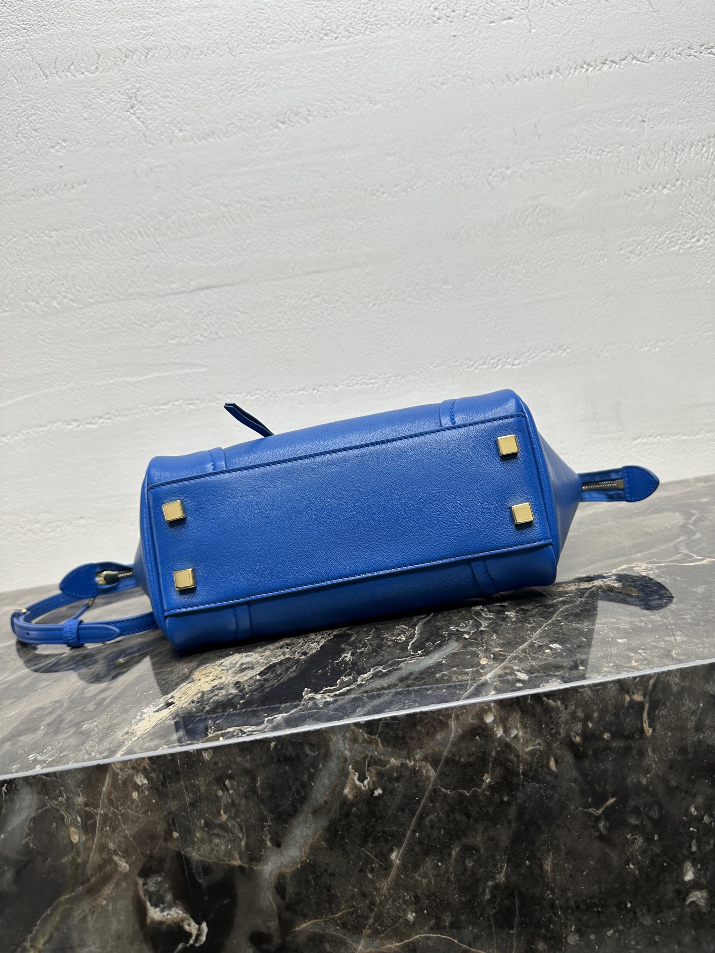 NEW LUGGAGE小号手袋💯全钢五金‼️进口羊皮革牛剖层革衬里金色饰面手提、肩背和斜挎拉链开合1个内