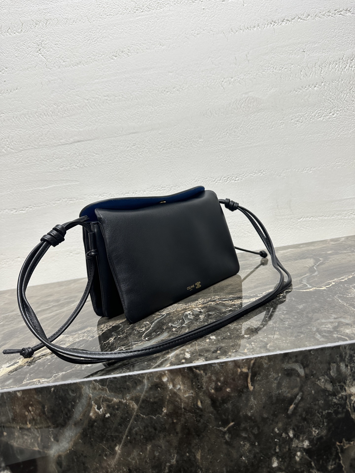 TRIO FLAP手袋💯全钢五金‼️本款型可装下PLUS等较大的智能手机羊皮革牛剖层革金色饰面斜挎和肩背