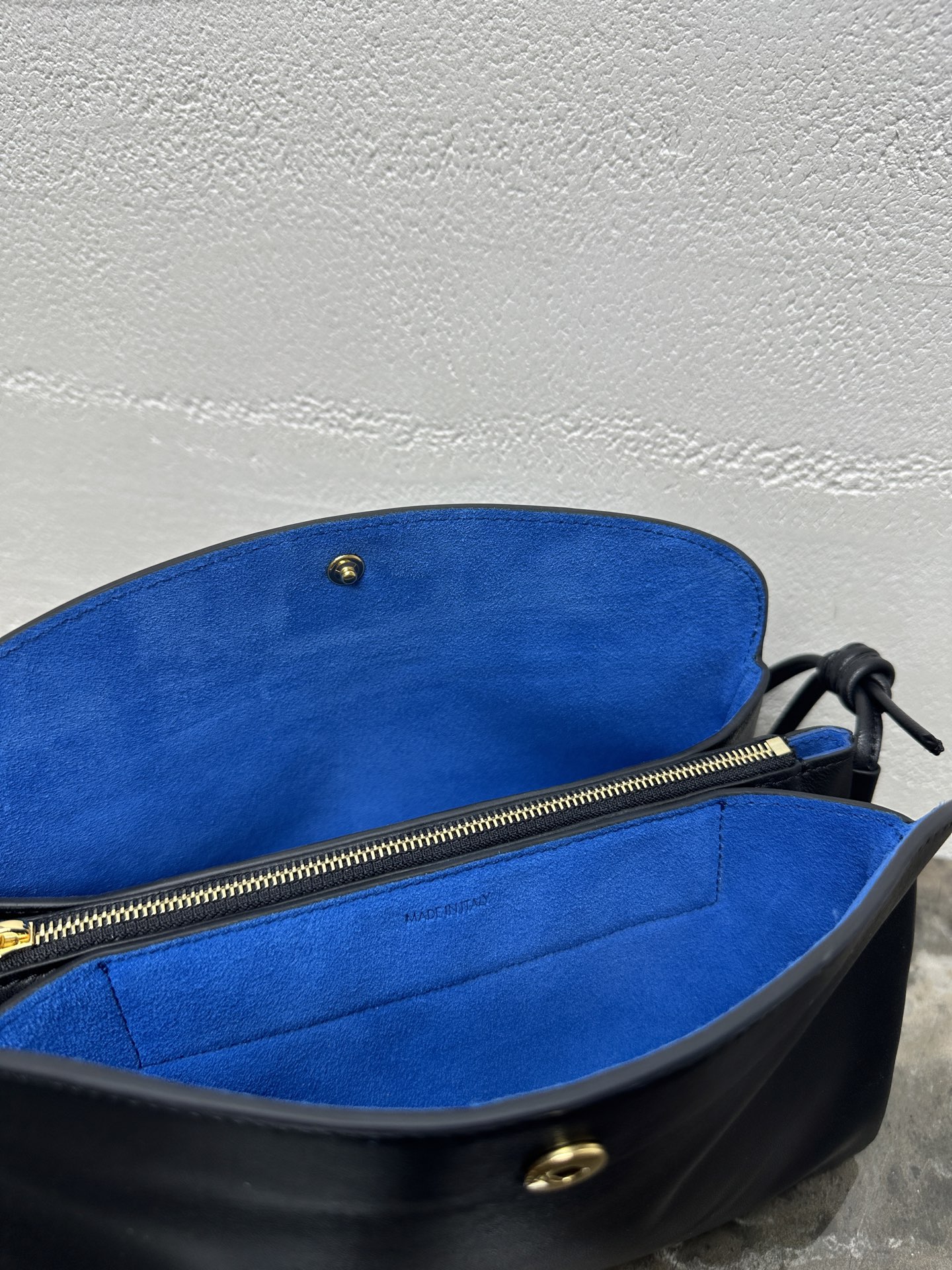 TRIO FLAP手袋💯全钢五金‼️本款型可装下PLUS等较大的智能手机羊皮革牛剖层革金色饰面斜挎和肩背