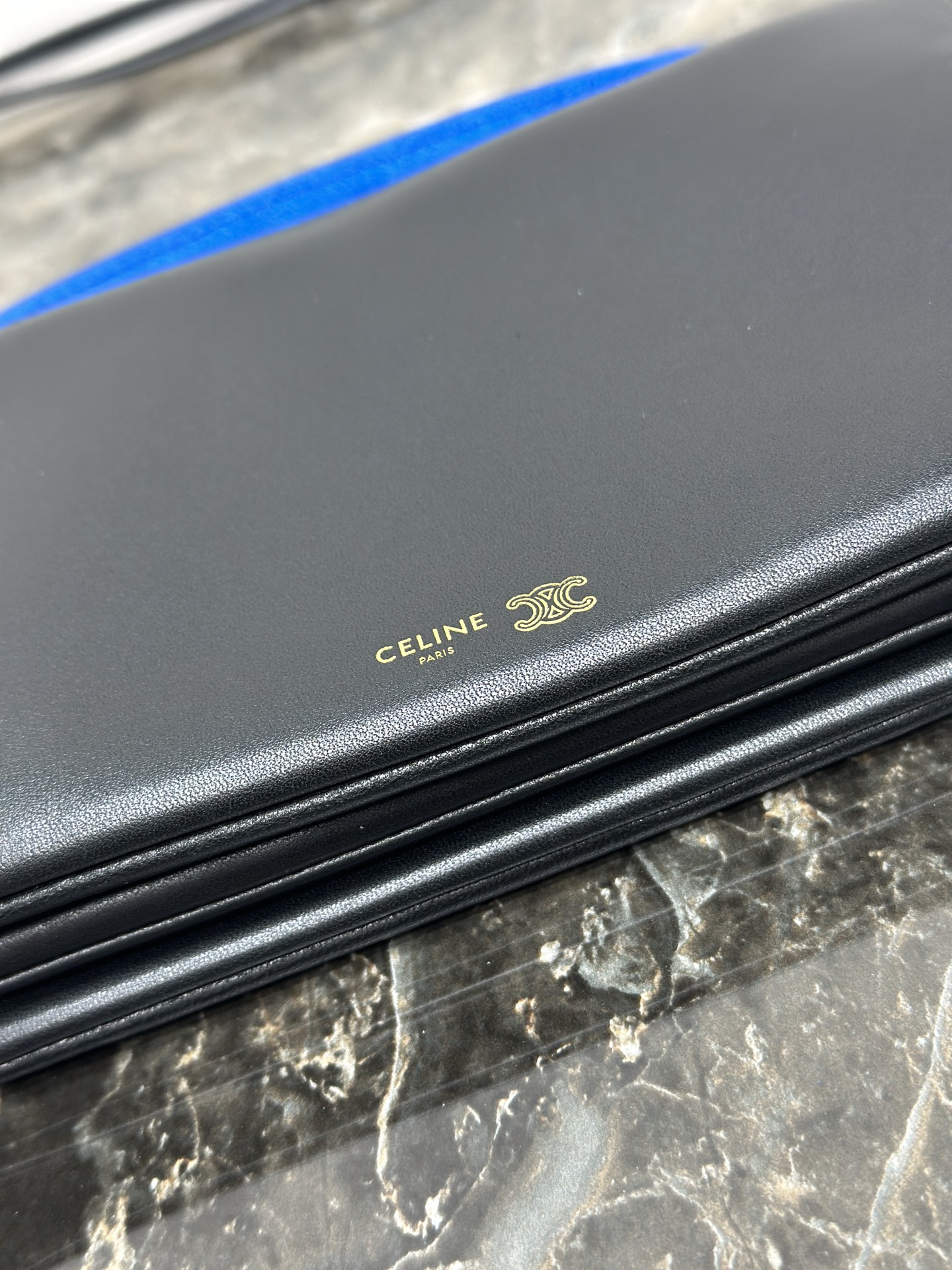 TRIO FLAP手袋💯全钢五金‼️本款型可装下PLUS等较大的智能手机羊皮革牛剖层革金色饰面斜挎和肩背