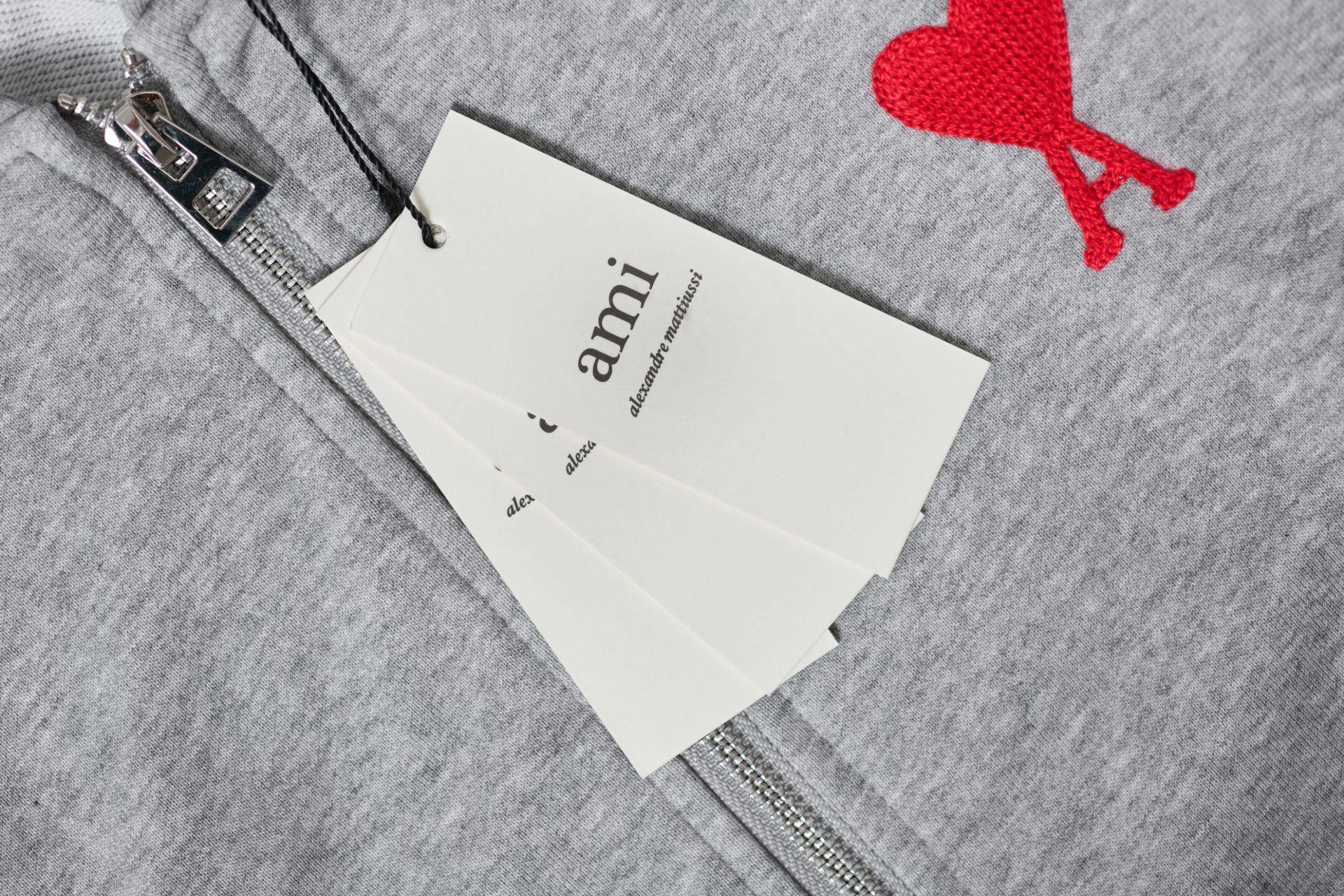 Ami Paris Sudadera con Capucha y Cremallera con Bordado de Corazón - Gris 6 a1756046642849 5344