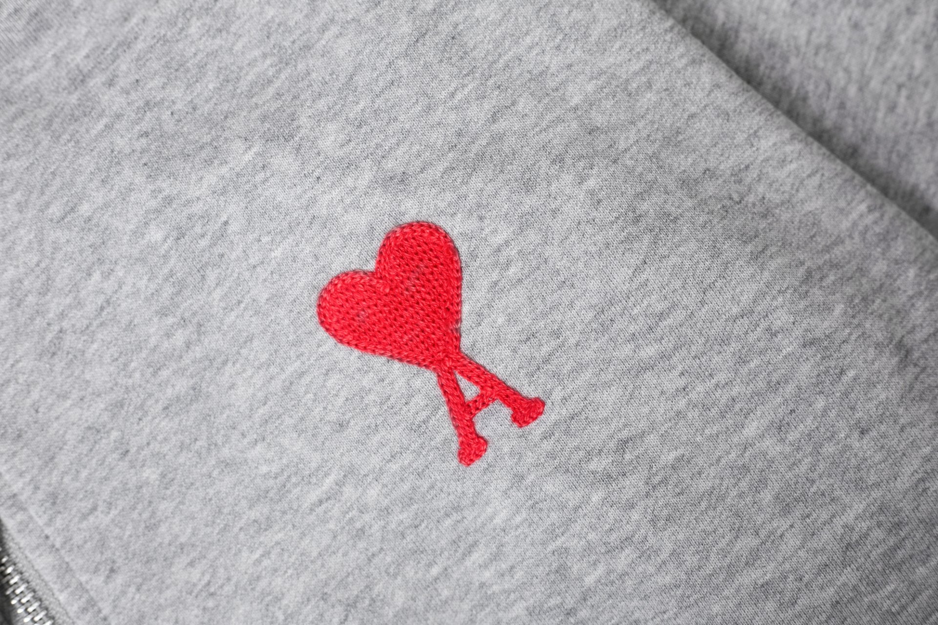 Ami Paris Sudadera con Capucha y Cremallera con Bordado de Corazón - Gris 5 a1756046642888 6458