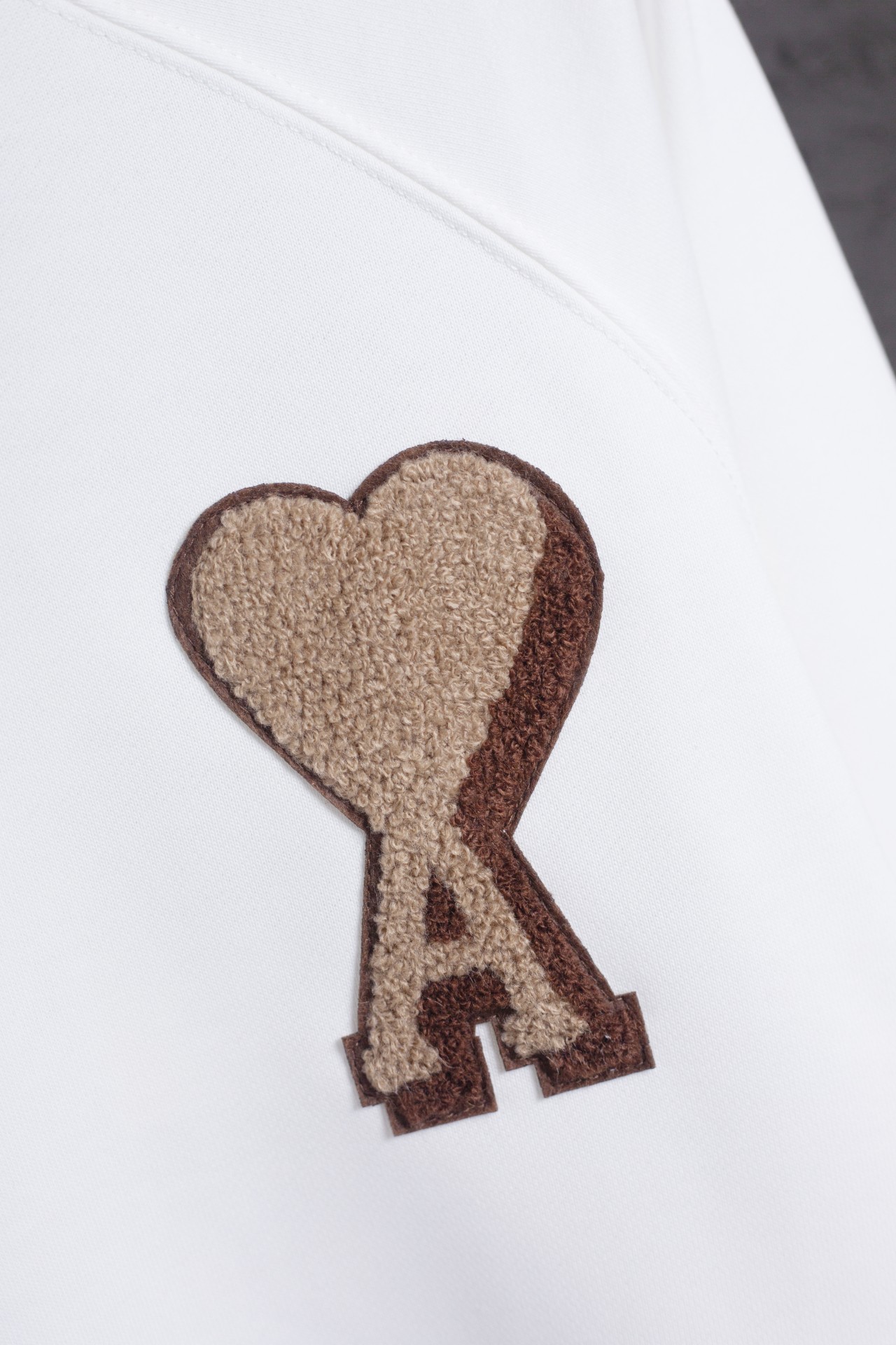 AMI Paris Sudadera de Algodón con Bordado de Corazón para Hombre y Mujer 6 a1760296872100 5152