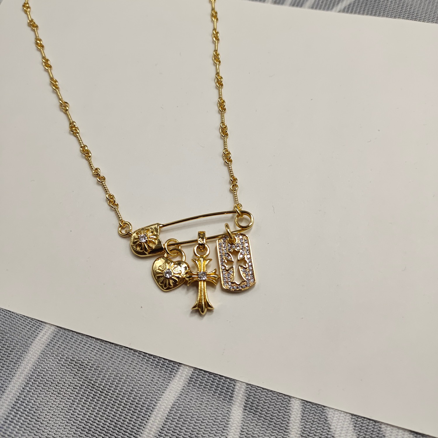 クロームハーツ クラシックネックレス - エレガントで洗練されたデザイン