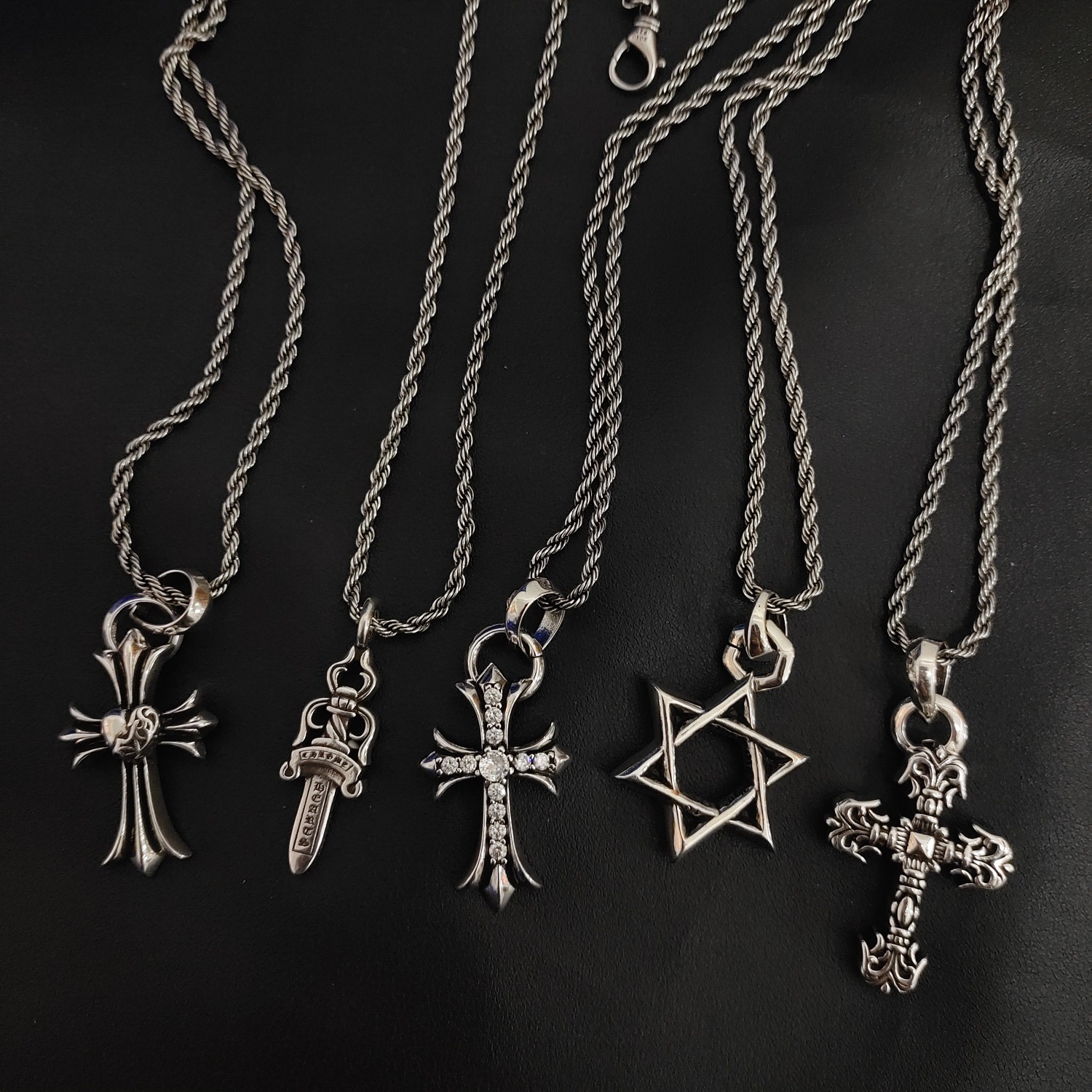 クロ心新作麻花チェーン - シンプルで洗練されたデザイン