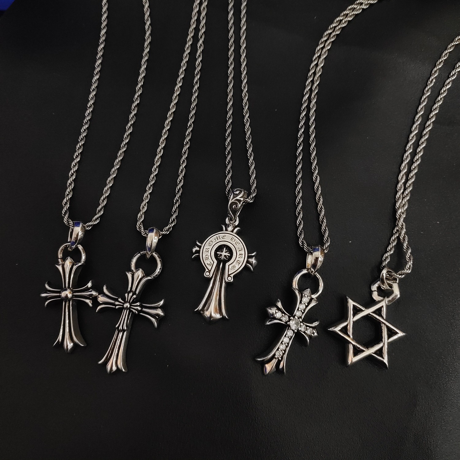 クロ心新作麻花チェーン - シンプルで洗練されたデザイン