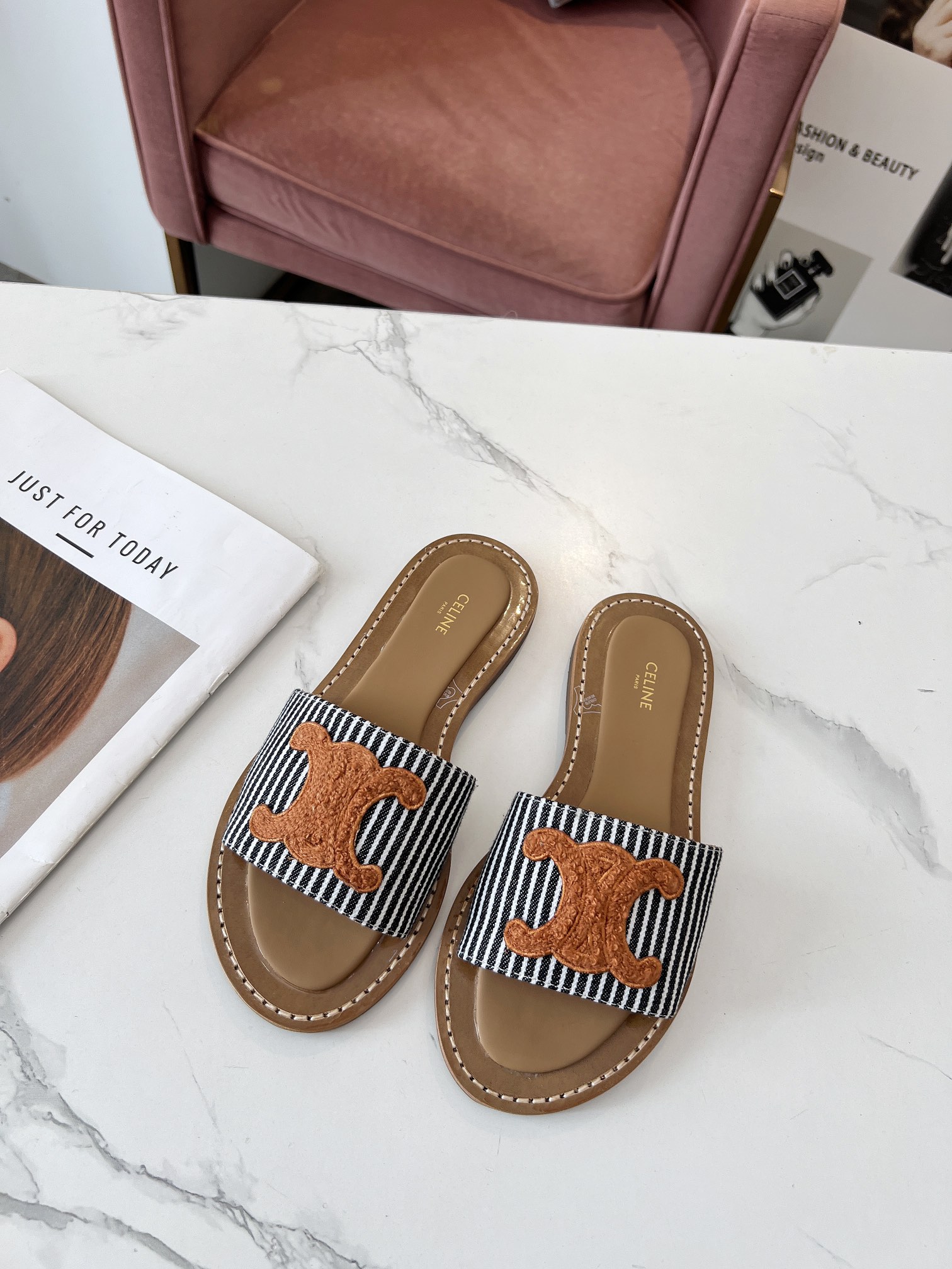 Celine Chaussures Demi-Pantoufles Achetez la meilleure qualité de haute qualité
 Collection printemps – été