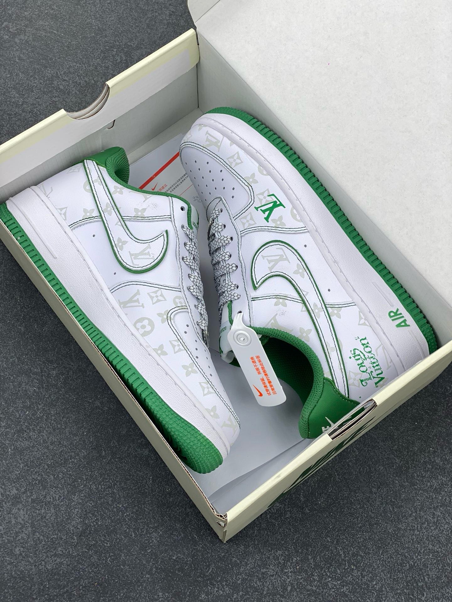 图片[9]-福利特价 NIke Air Force 1 \’07 Low “LV联名绿–暗夜精灵”空军一号 低帮 运动鞋 休闲鞋 折边针车 工艺难度大 原楦头原纸板 原装鞋盒 定制五金配件 内置全掌气垫 原厂鞋底 货号：BS8805-603 尺码：36 36.5 37.5 38 38.5 39 40 40.5 41 42 42.5 43 44 44.5 45-选品中心