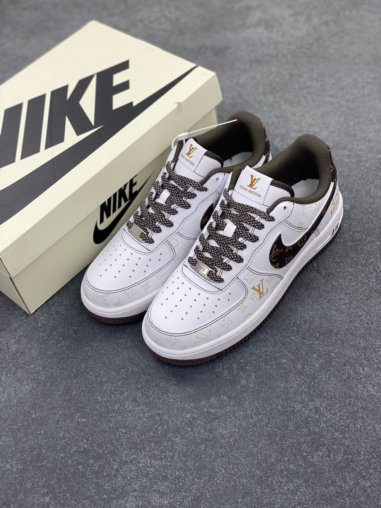 图片[8]-福利特价 NIke Air Force 1 \’07 Low “LV联名棕–暗夜精灵”空军一号 低帮 运动鞋 休闲鞋 折边针车 工艺难度大 原楦头原纸板 原装鞋盒 定制五金配件 内置全掌气垫 原厂鞋底 货号：BS8805-601 尺码：36 36.5 37.5 38 38.5 39 40 40.5 41 42 42.5 43 44 44.5 45-选品中心
