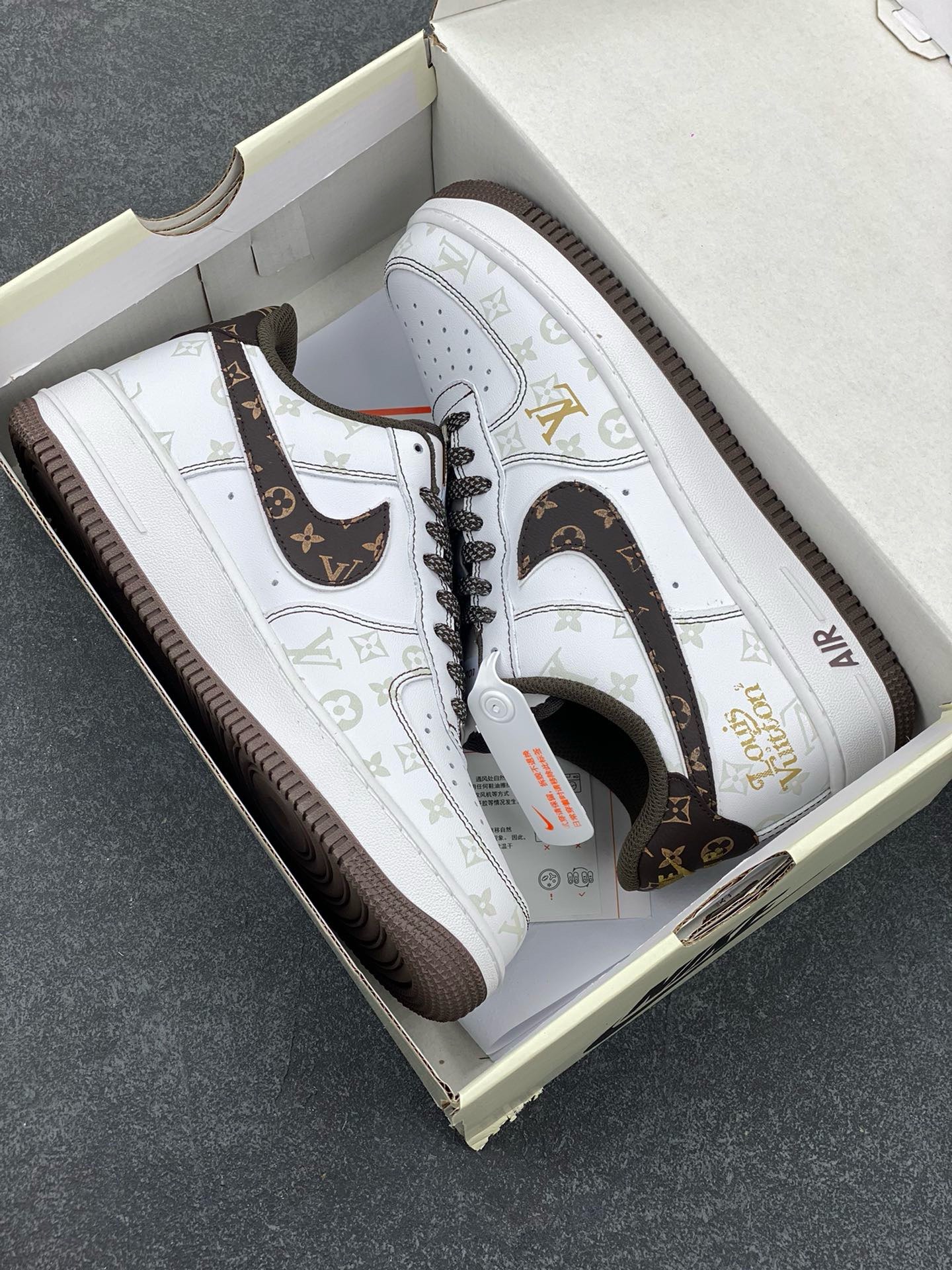 图片[9]-福利特价 NIke Air Force 1 \’07 Low “LV联名棕–暗夜精灵”空军一号 低帮 运动鞋 休闲鞋 折边针车 工艺难度大 原楦头原纸板 原装鞋盒 定制五金配件 内置全掌气垫 原厂鞋底 货号：BS8805-601 尺码：36 36.5 37.5 38 38.5 39 40 40.5 41 42 42.5 43 44 44.5 45-选品中心