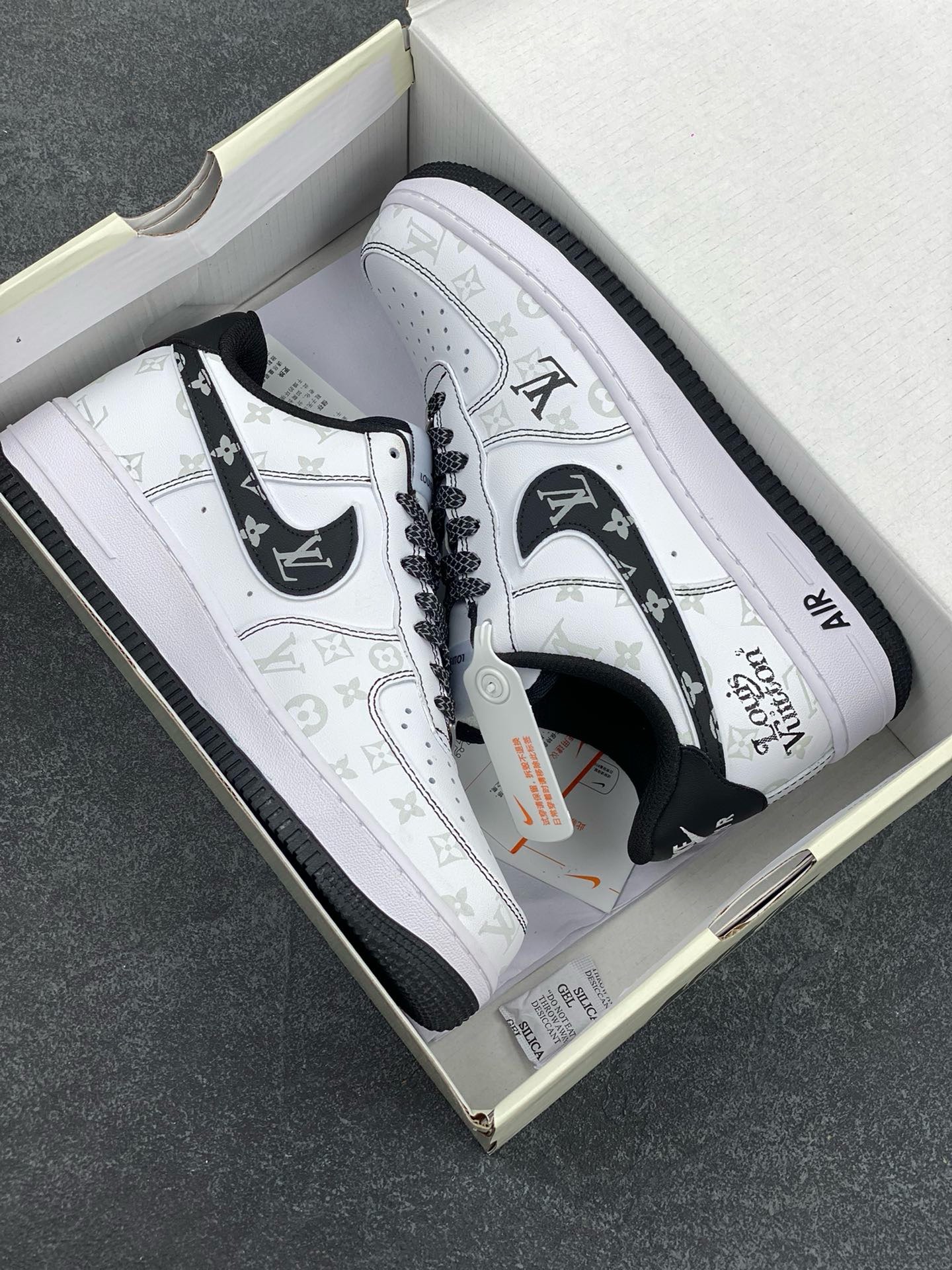 图片[9]-福利特价 NIke Air Force 1 \’07 Low “LV联名-黑暗夜精灵”空军一号 低帮 运动鞋 休闲鞋 折边针车 工艺难度大 原楦头原纸板 原装鞋盒 定制五金配件 内置全掌气垫 原厂鞋底 货号：BS8805-602 尺码：36 36.5 37.5 38 38.5 39 40 40.5 41 42 42.5 43 44 44.5 45-选品中心