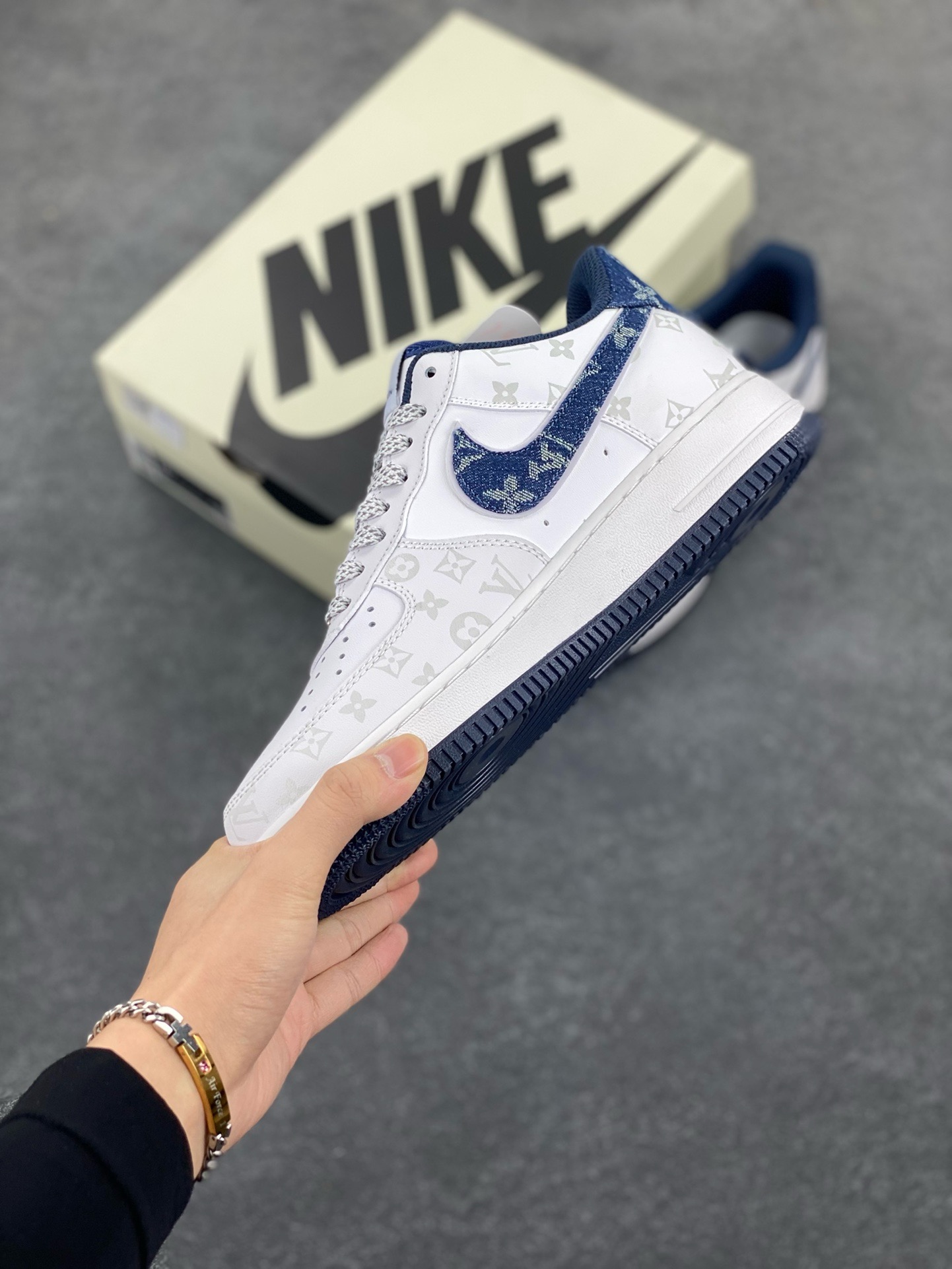 图片[3]-福利特价 NIke Air Force 1 \’07 Low “LV联名–暗夜精灵”空军一号 低帮 运动鞋 休闲鞋 折边针车 工艺难度大 原楦头原纸板 原装鞋盒 定制五金配件 内置全掌气垫 原厂鞋底 货号：CH6336-600 尺码：36 36.5 37.5 38 38.5 39 40 40.5 41 42 42.5 43 44 44.5 45-选品中心