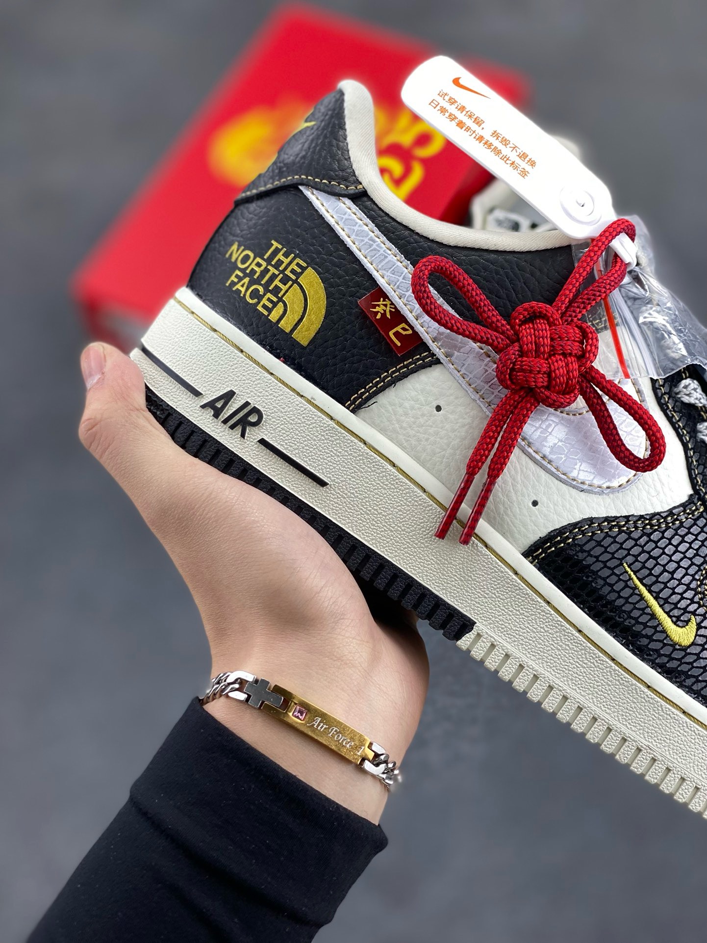 图片[6]-福利特价 Nk Air Force 1‘07 Low 斯图西联名蛇年限定 黑白蛇双色 空军一号低帮休闲板鞋  #原楦头原纸板 原装鞋盒 定制五金配件 内置全掌气垫 原厂鞋底 货号：CH6336-520  尺码：36 36.5 37.5 38 38.5 39 40 40.5 41 42 42.5 43 44 44.5 45-选品中心