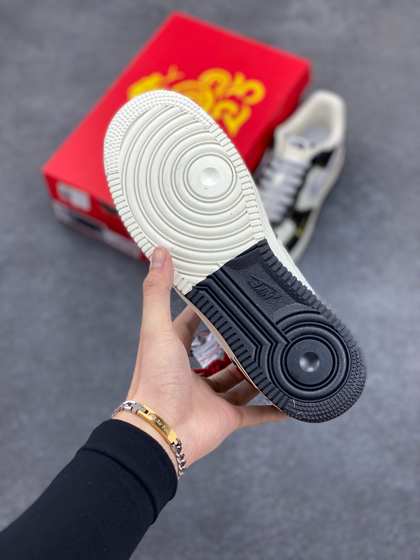 图片[5]-福利特价 Nk Air Force 1‘07 Low 斯图西联名蛇年限定 黑白蛇双色 空军一号低帮休闲板鞋  #原楦头原纸板 原装鞋盒 定制五金配件 内置全掌气垫 原厂鞋底 货号：CH6336-520  尺码：36 36.5 37.5 38 38.5 39 40 40.5 41 42 42.5 43 44 44.5 45-选品中心